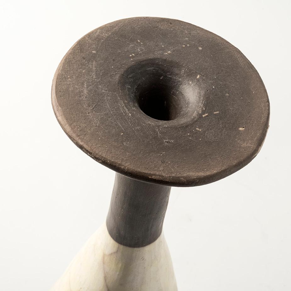 Contemporain MISIA Vase sculpture en céramique raku nue - Design Nino Basso - Pièce unique en vente