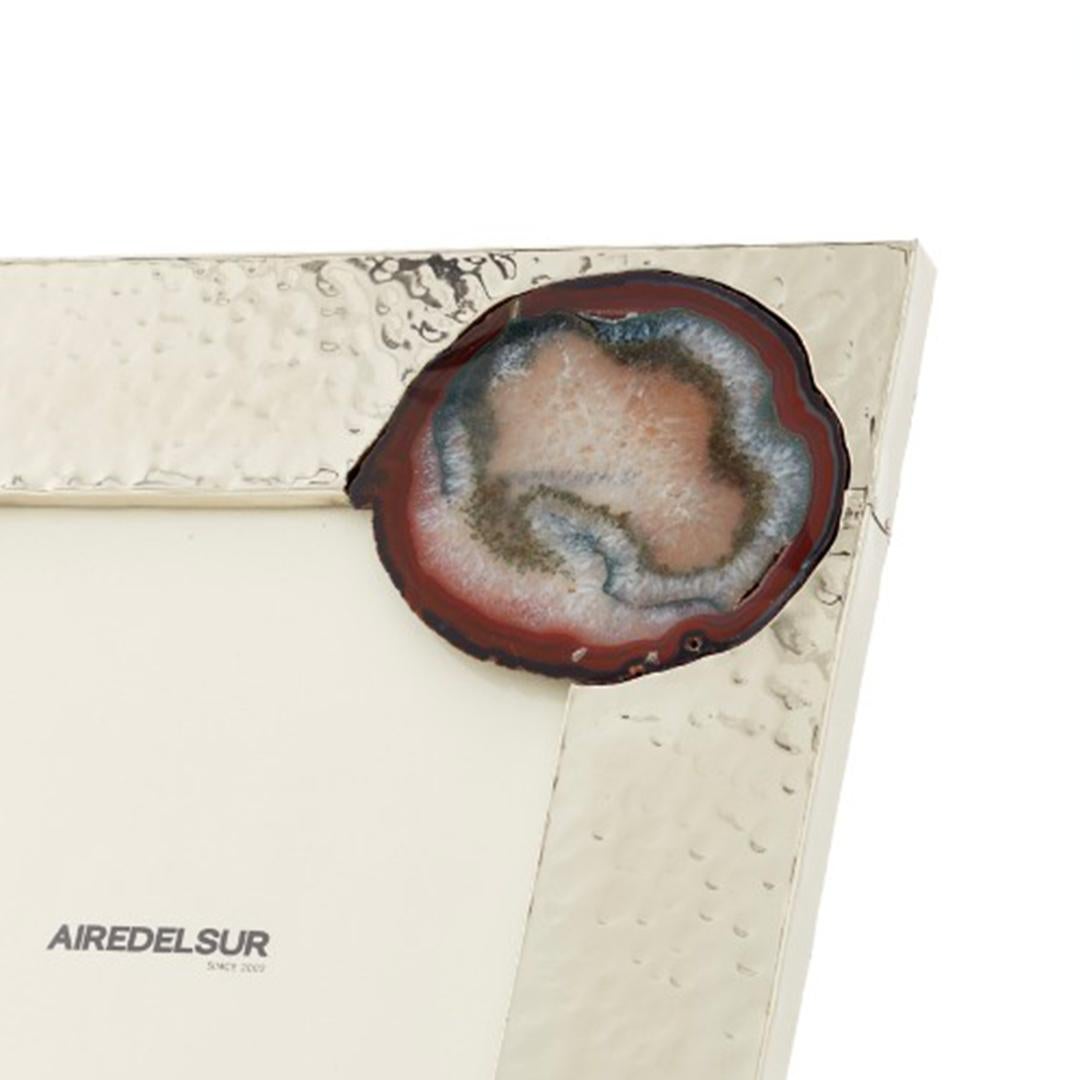 Misiones agate & alpaca silver collection is inspired in our Iguazu falls were we get this beautiful stone.
In our boxes and photoframes the star is a big natural piece of this beautiful, unique one of a kind slice semi precious stone.

Our