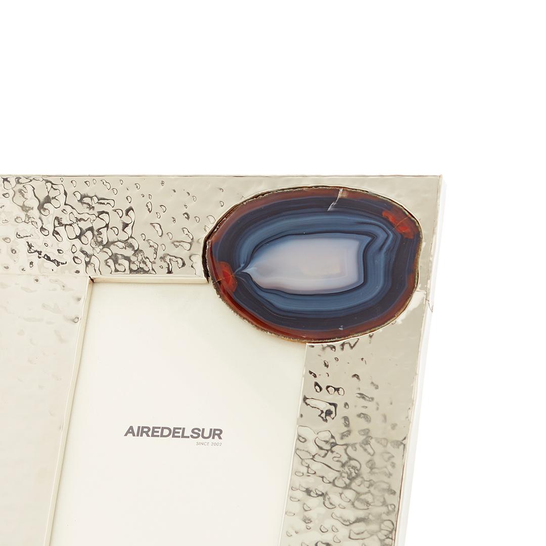 Misiones agate & alpaca silver collection is inspired in our Iguazu falls were we get this beautiful stone.
In our boxes and photoframes the star is a big natural piece of this beautiful, unique one of a kind slice semi precious stone.

Our