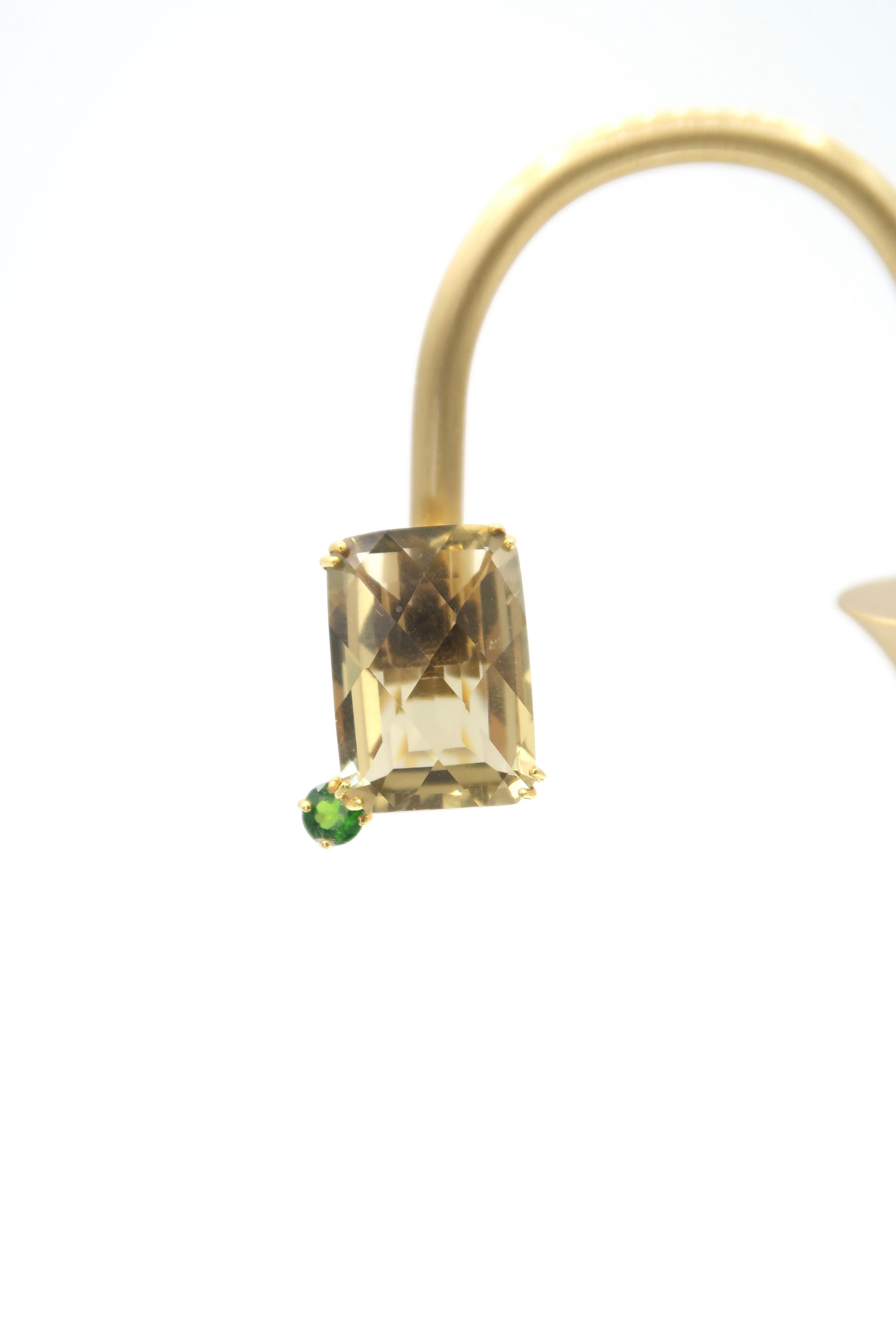 Nonidentical 30 Carats Single Citrine and Lemon Quartz Omega Clip Earrings in 18K Yellow Gold adorned with Tsavorite

The earrings come with omega backs. Posts are removable upon request for non-pierced ears.

Tsavorite: 1.22 ct
Citrine and Lemon