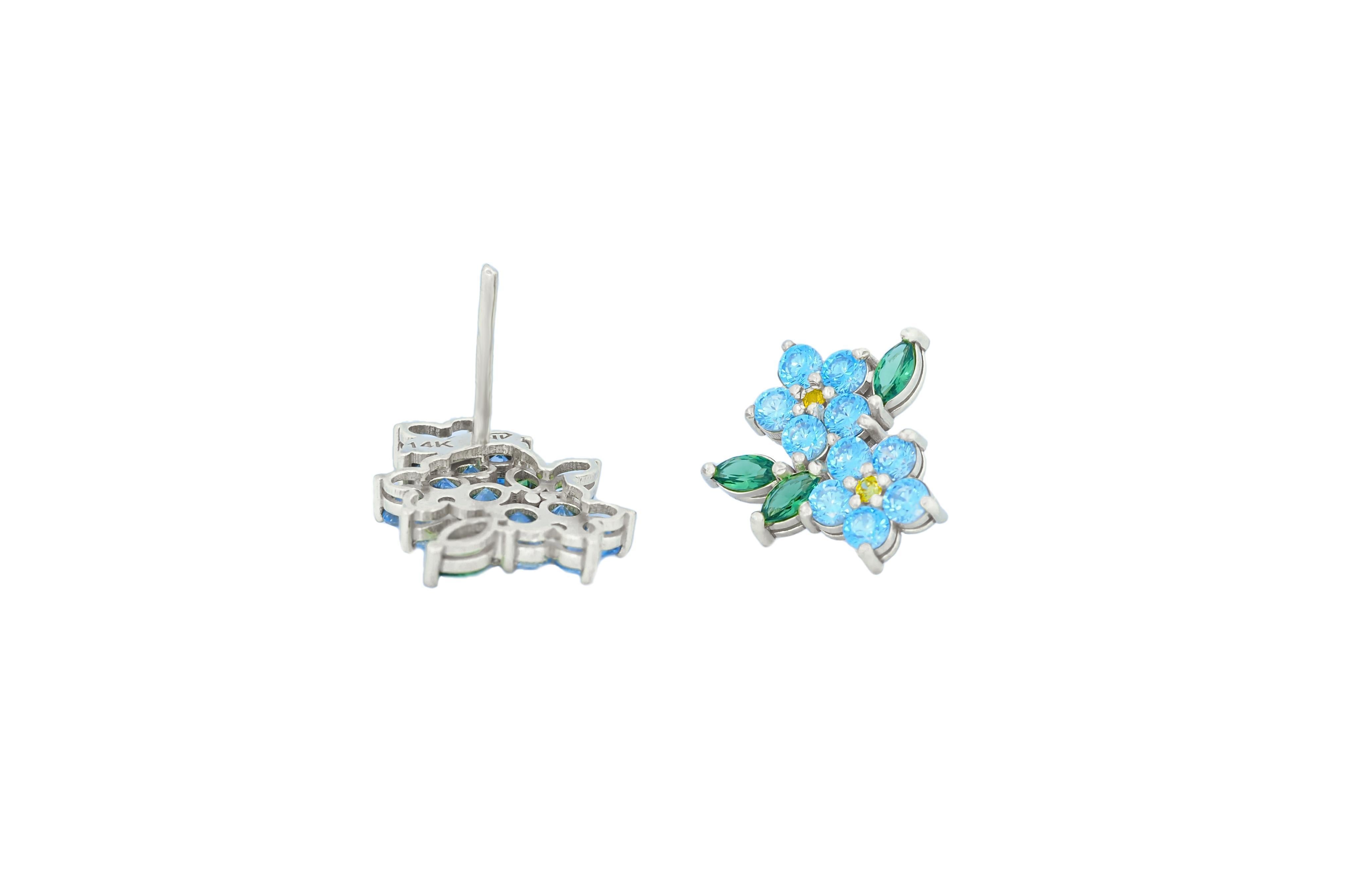 Ungleiche Blumenohrringe mit farbigen Edelsteinen in 14k Gold. (Rundschliff) im Angebot