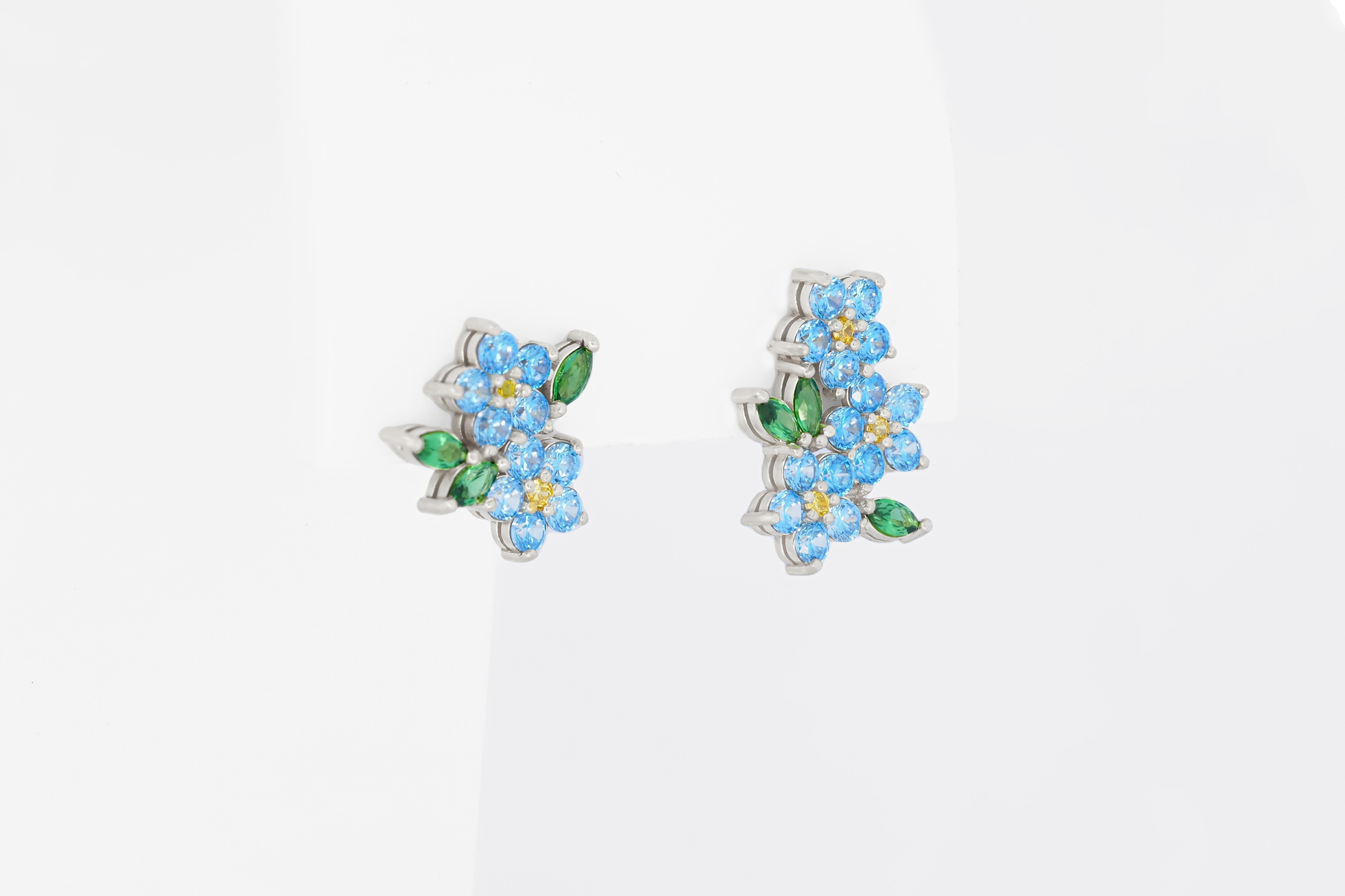 Ungleiche Blumenohrringe mit farbigen Edelsteinen in 14k Gold. im Angebot 1