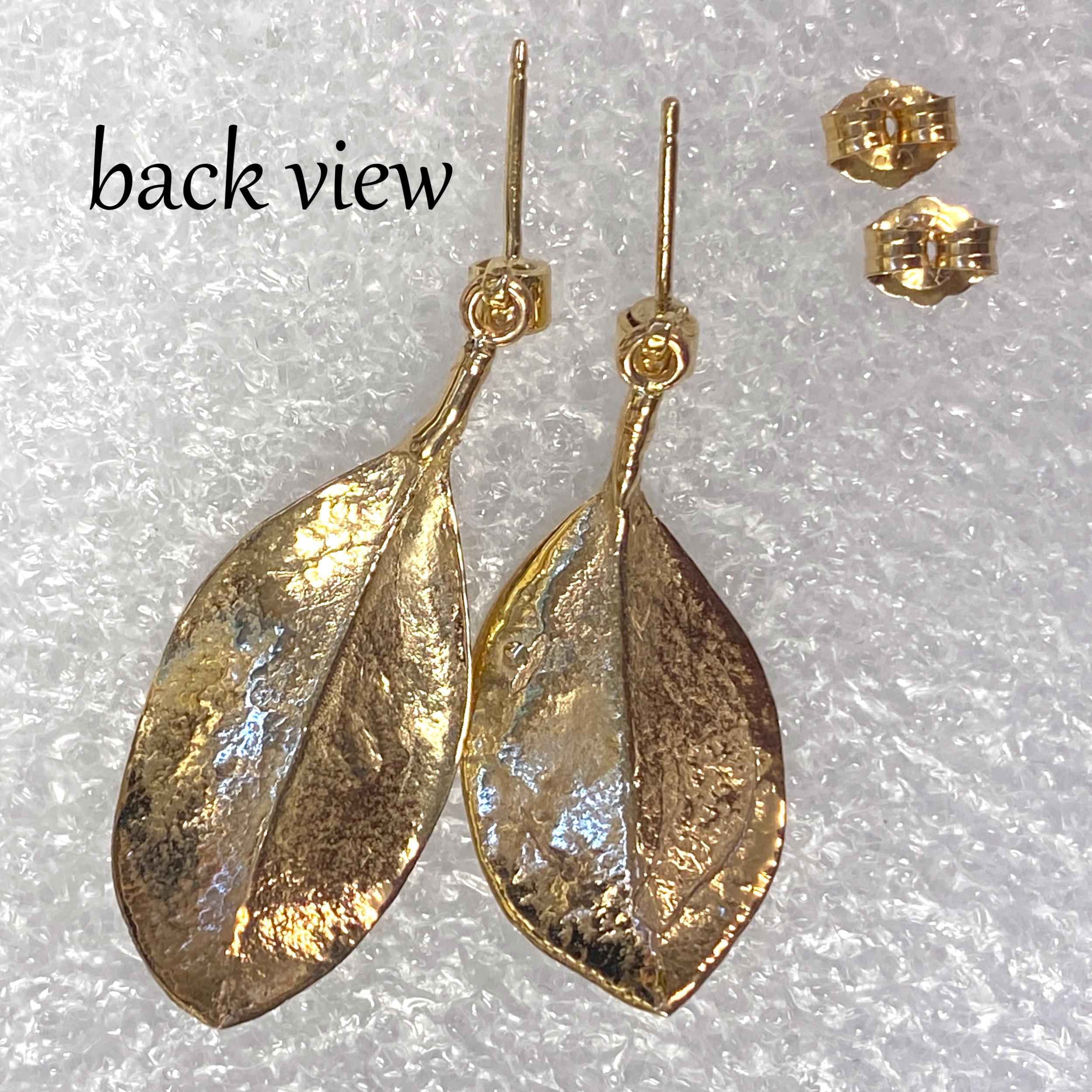Mismatched Leaf Dangle Earrings in Yellow Gold with Diamond Accents For Sale 3