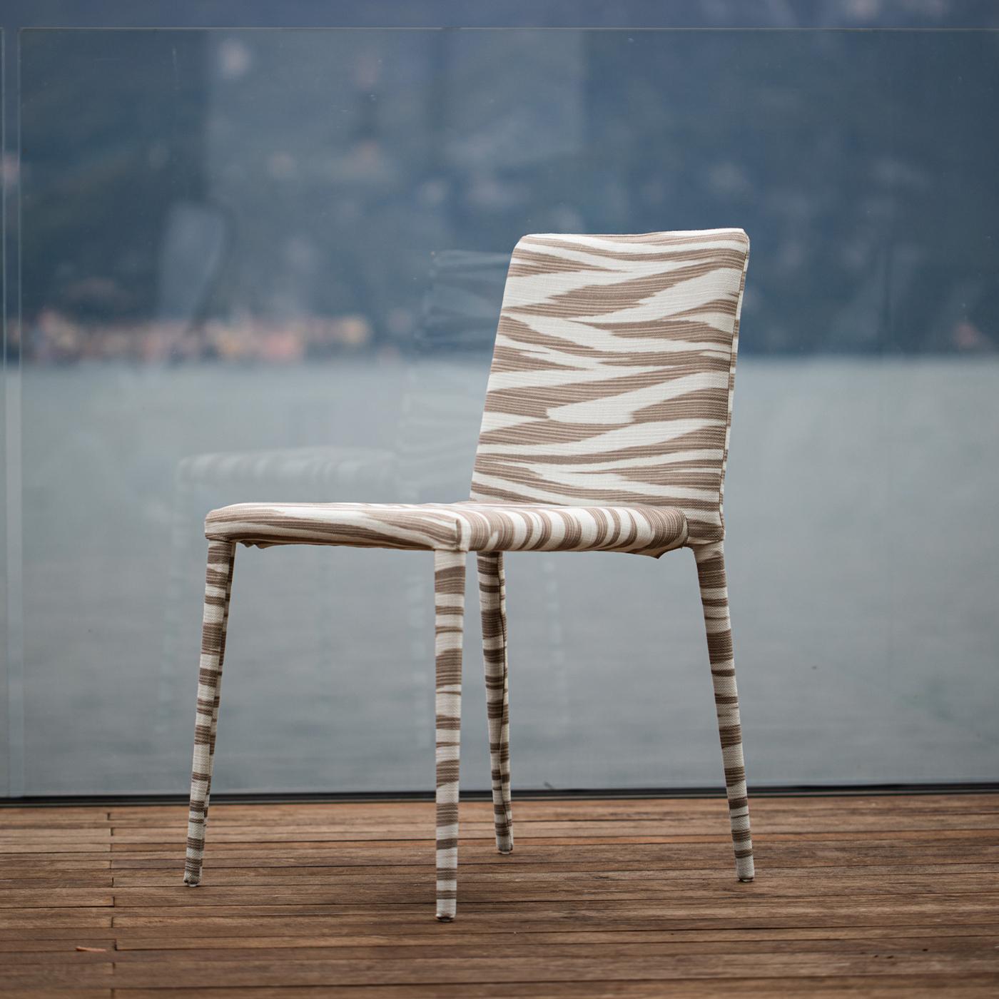 Ergonomic and charmingly stylish, this gorgeous chair will imbue any indoor or outdoor setting with its bold and iconic character. Clean and essential, it features a steel structure boasting a light and delicate flair, entirely upholstered with a