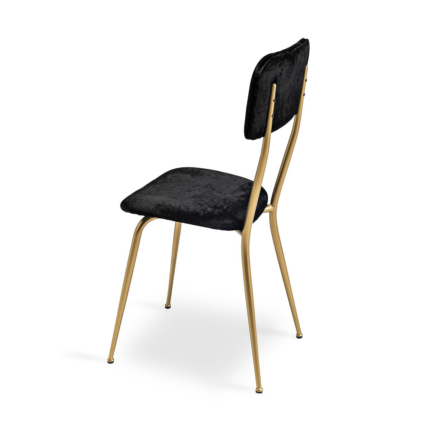 Sleek and sophisticated, the Miss Ava 10 Chair is characterised by an understated metal frame with a brushed brass finish. Both the seat and backrest are upholstered in slate velvet fabric, filled with foam padding for optimal comfort. Exuding a
