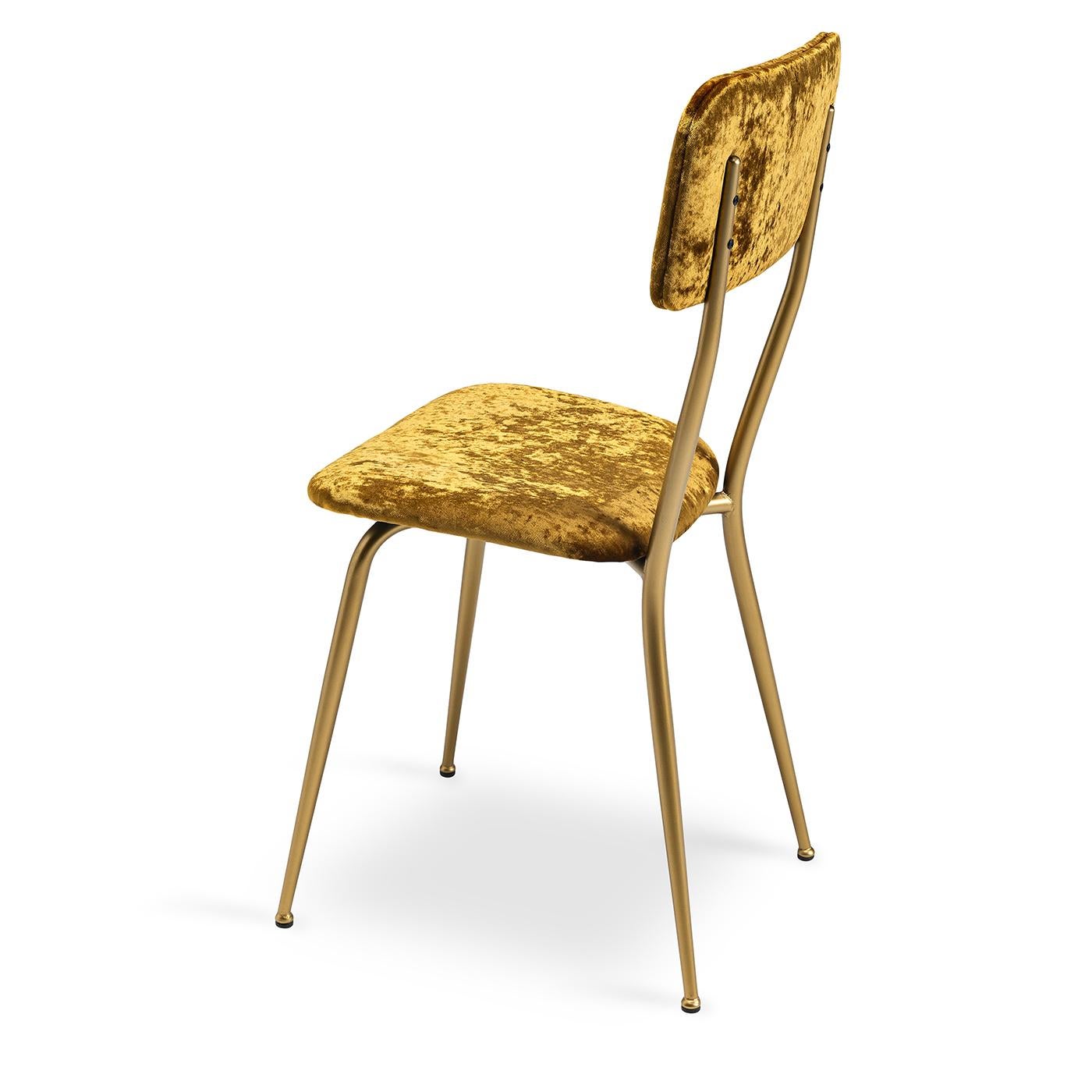 Draped in luxurious metallic tones, this sophisticated chair adds a touch of glamour to any modern living space. Its brushed brass metal frame is paired with gold velvet upholstery on the seat and backrest, padded for extra comfort. Thanks to its