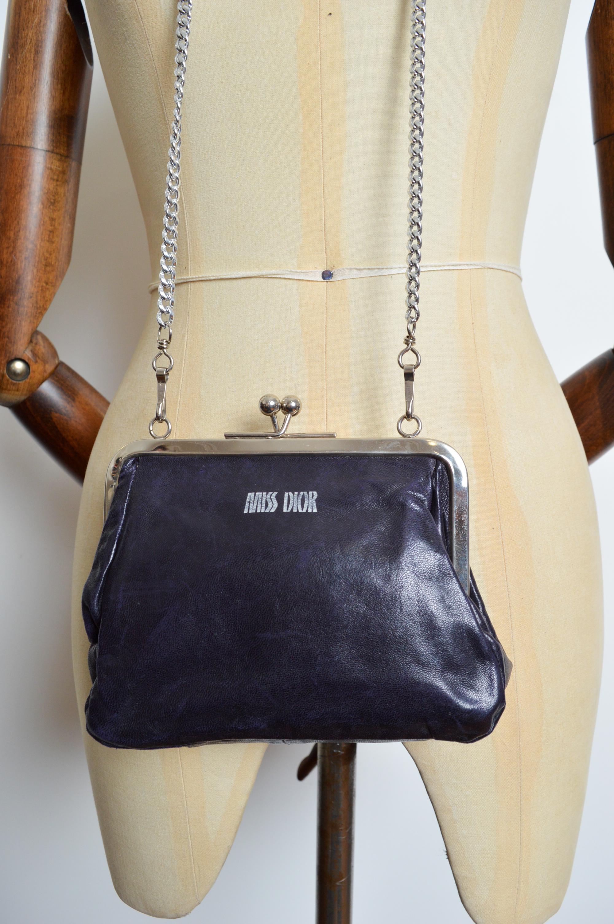 MISS DIOR 1970s Christian Dior Bolso de cuero negro púrpura con correa para el hombro 5