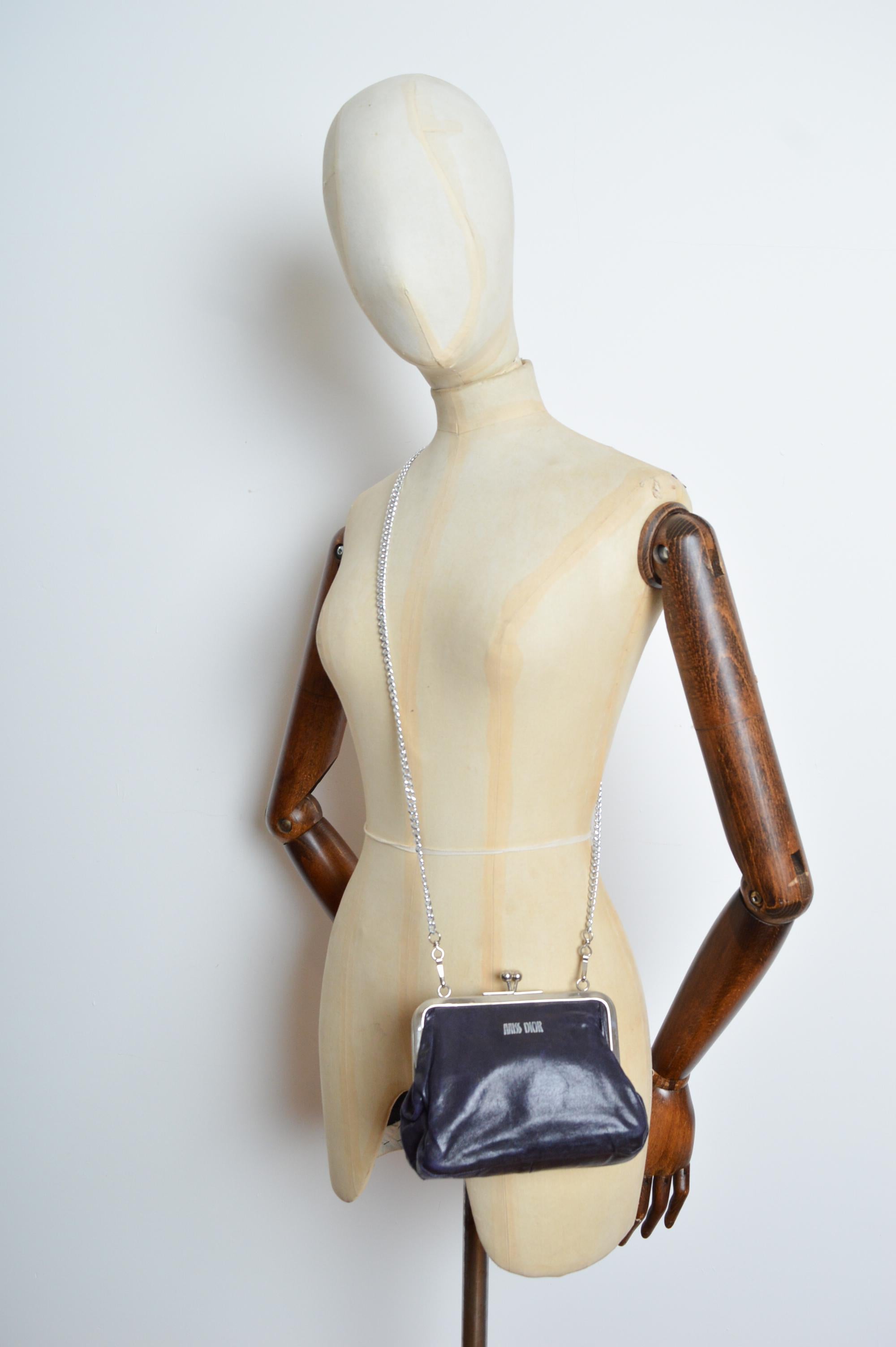 MISS DIOR 1970s Christian Dior Bolso de cuero negro púrpura con correa para el hombro 4