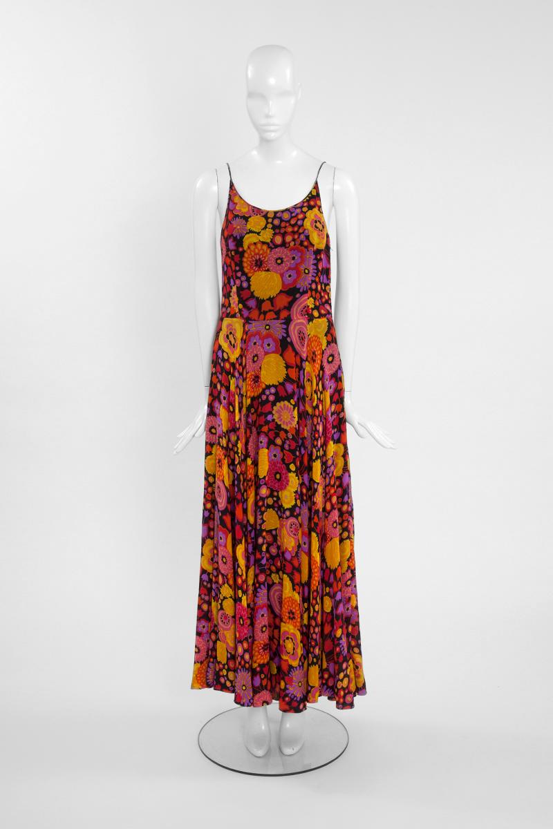Easy and effortless option for the summer, this early 70's Miss Dior maxi dress just needs a pair of slides, sneakers or boots ! Made in France, it is cut for a semi close fit in light colorful printed silk chiffon. With its flowing maxi skirt, this