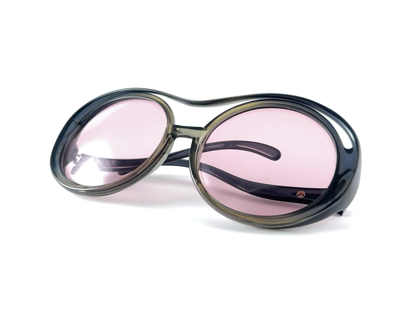  Miss Dior Vintage Oversized Optyl Collectors Item P02 Sunglasses Austria For Sale 1