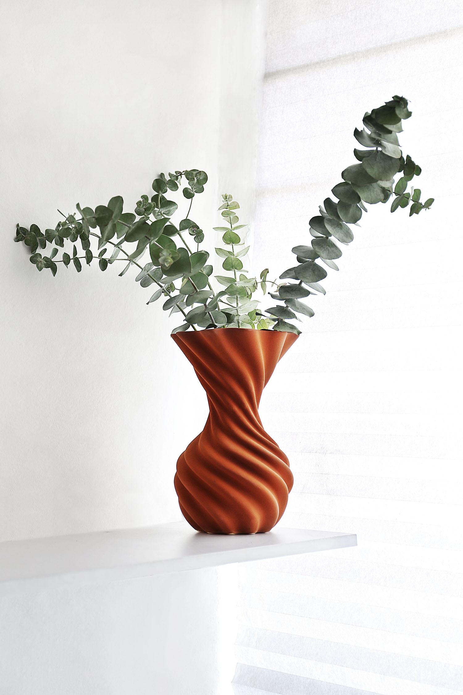 Miss Jolie is a decorative ceramic vase that pauses movement; like a cloth, its folds reveal an ironic static dynamism. Designed by Joel Escalona as part of his Personal Edition collection.

Joel, one of the most prolific and multidisciplinary