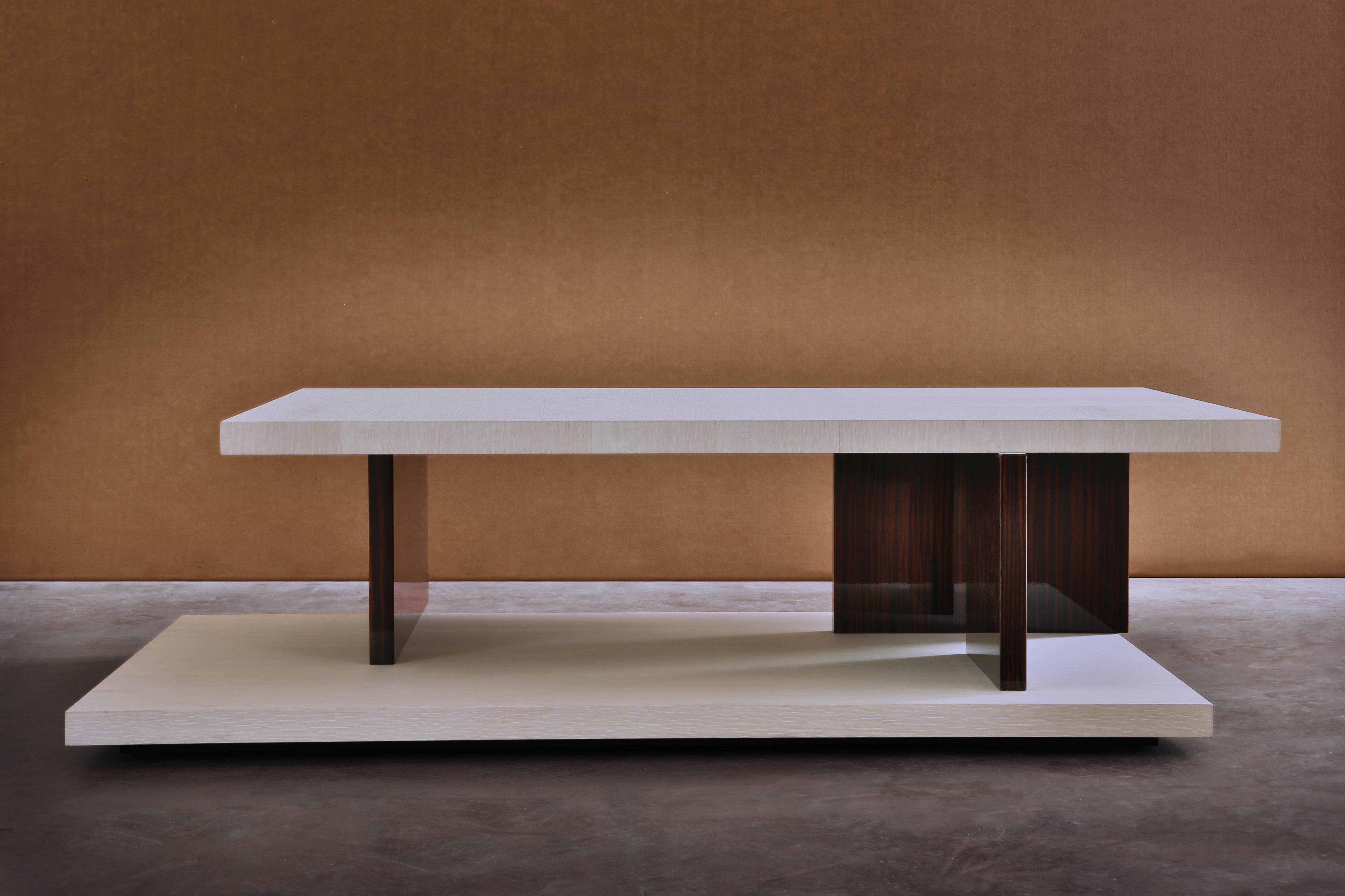 Table basse rectangulaire plaquée MDF Miss Vanda 180 de Casa Casati 
Dimensions : D 110 x L 180 x H 38 cm. 
Matériaux : MDF plaqué et bois.

Disponible en différents matériaux et options de taille. Veuillez nous contacter.

Inspirée par le Pavillon