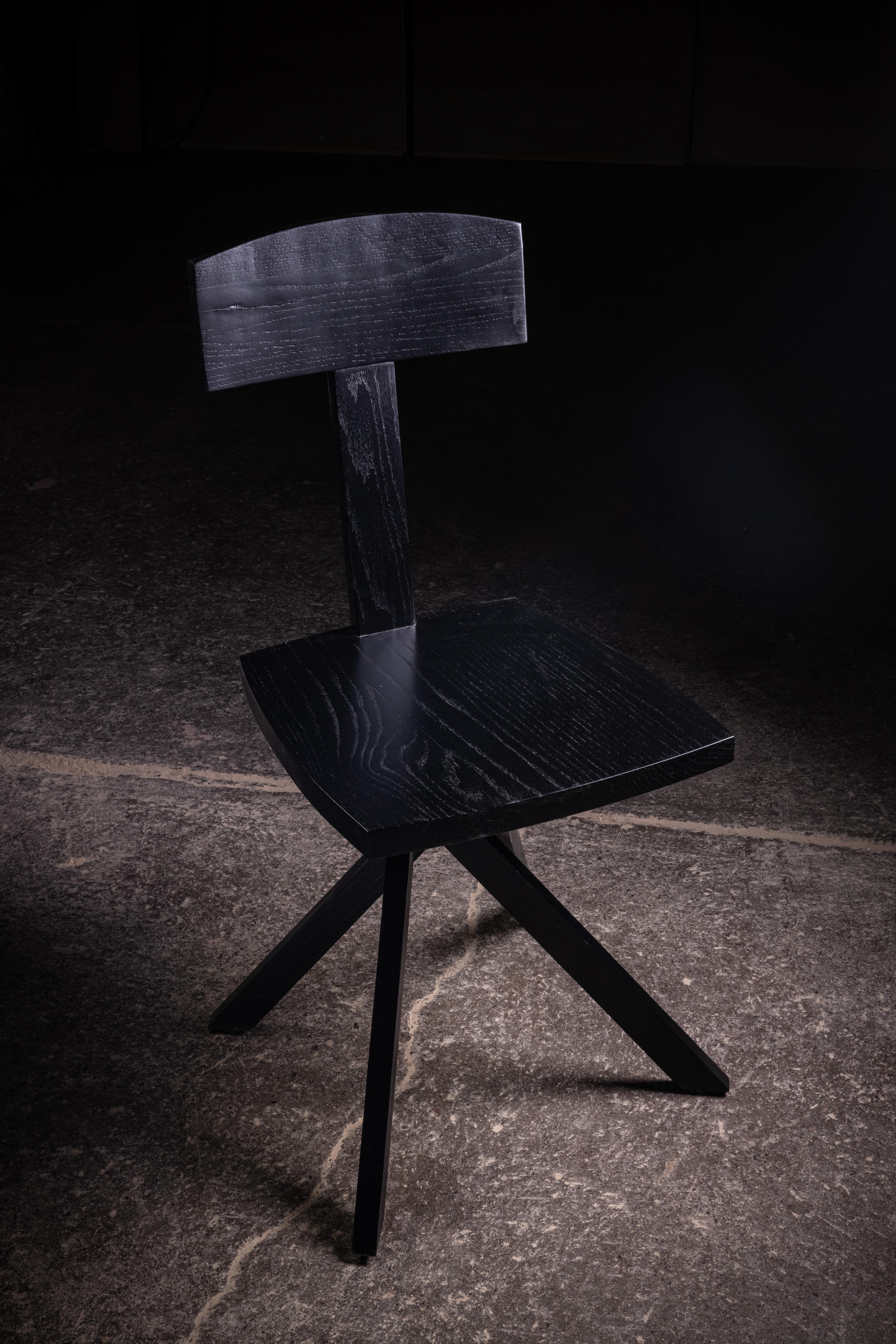 Silla escultórica Miss X de roble negro macizo by No Age Studio
Dimensiones: P 48,3 x An 48,3 x Al 86,4 cm. 
Materiales: Roble.

No Age Studio - Muebles hechos a mano

Cada pieza que creamos se fabrica por encargo, con cuidado y precisión para