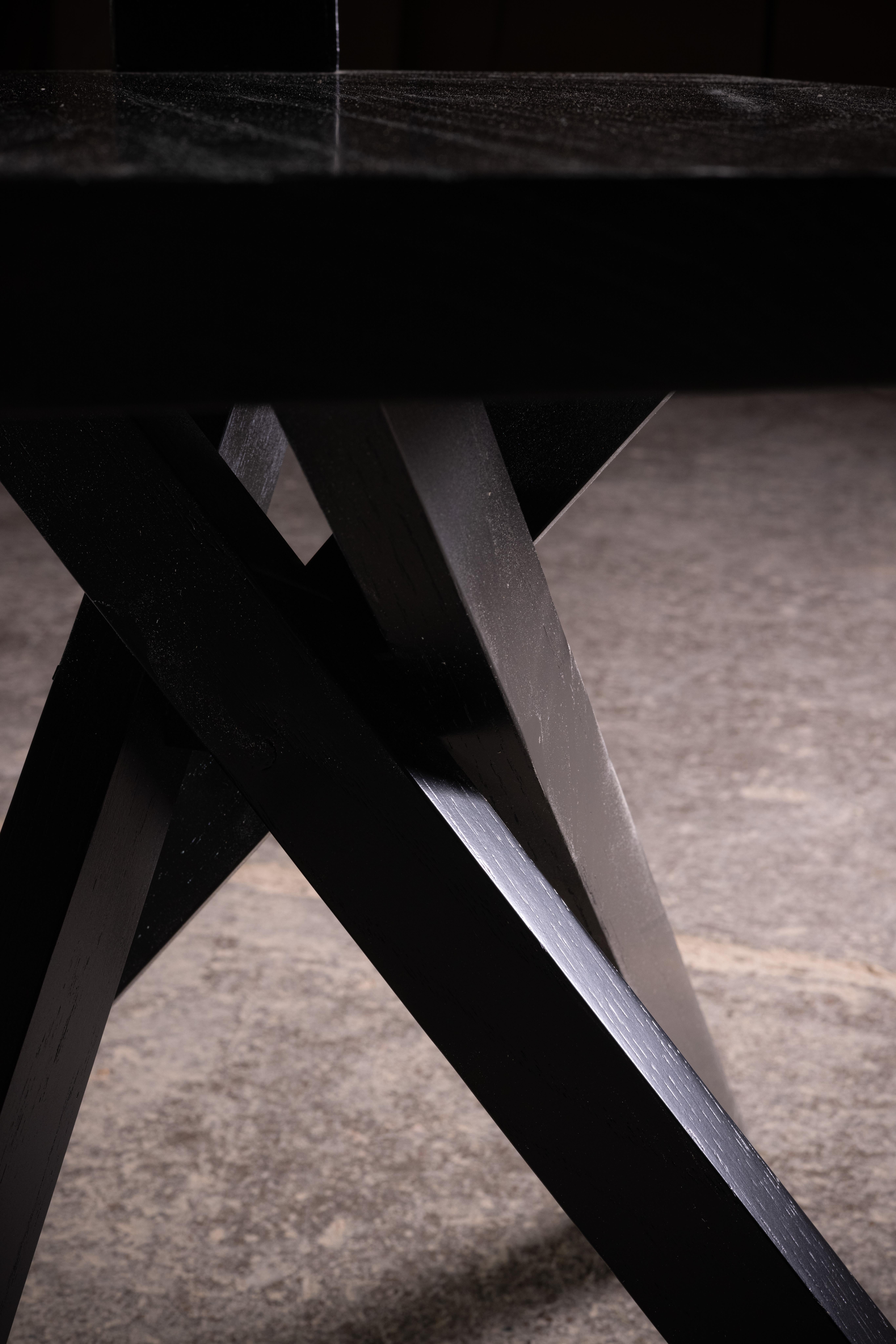 Silla escultórica Miss X de roble negro macizo by No Age Studio Siglo XXI y contemporáneo en venta