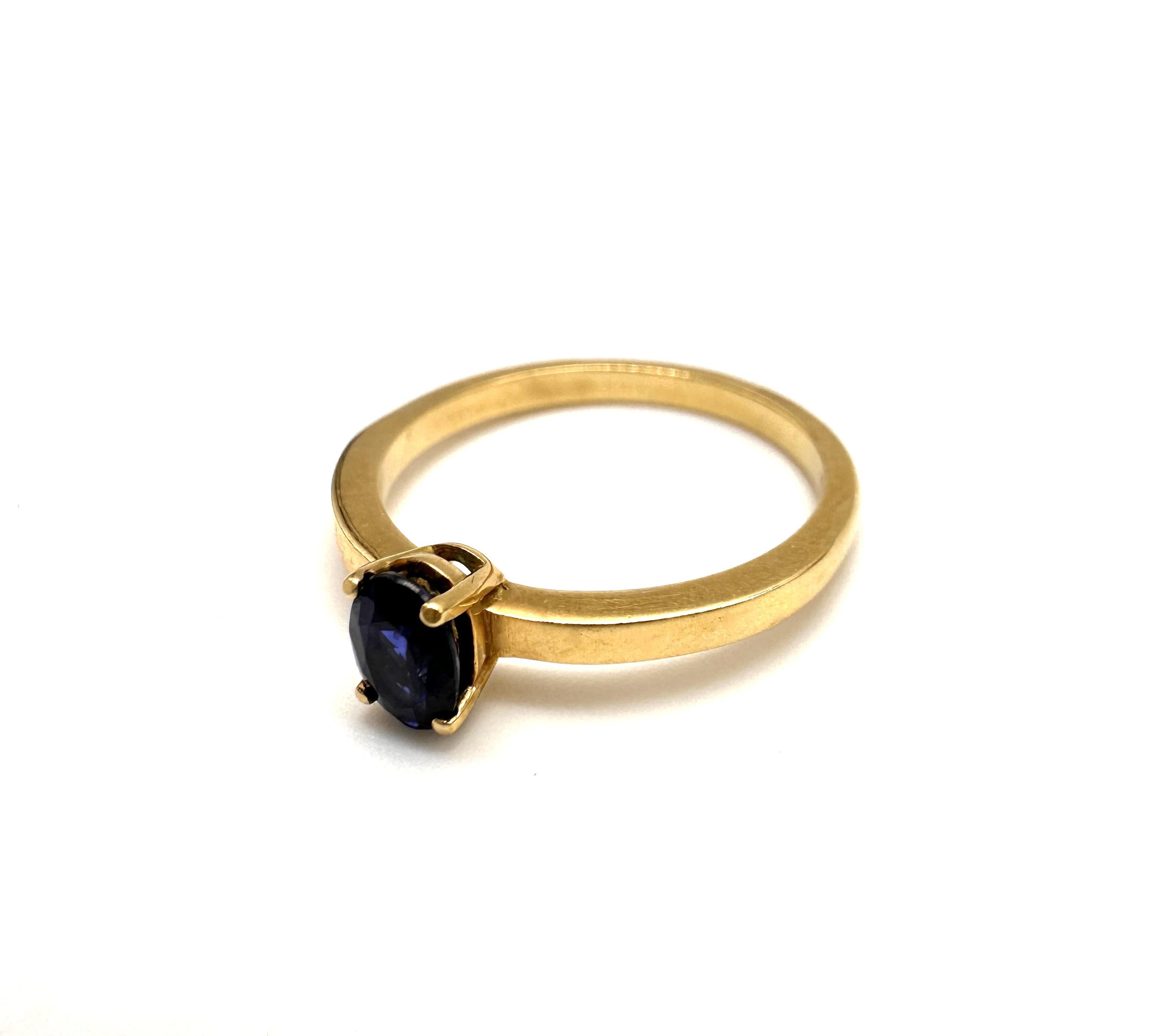 Contemporary Missian Jewelery ring with 0.58 carat sapphires and 18 karat gold For Sale