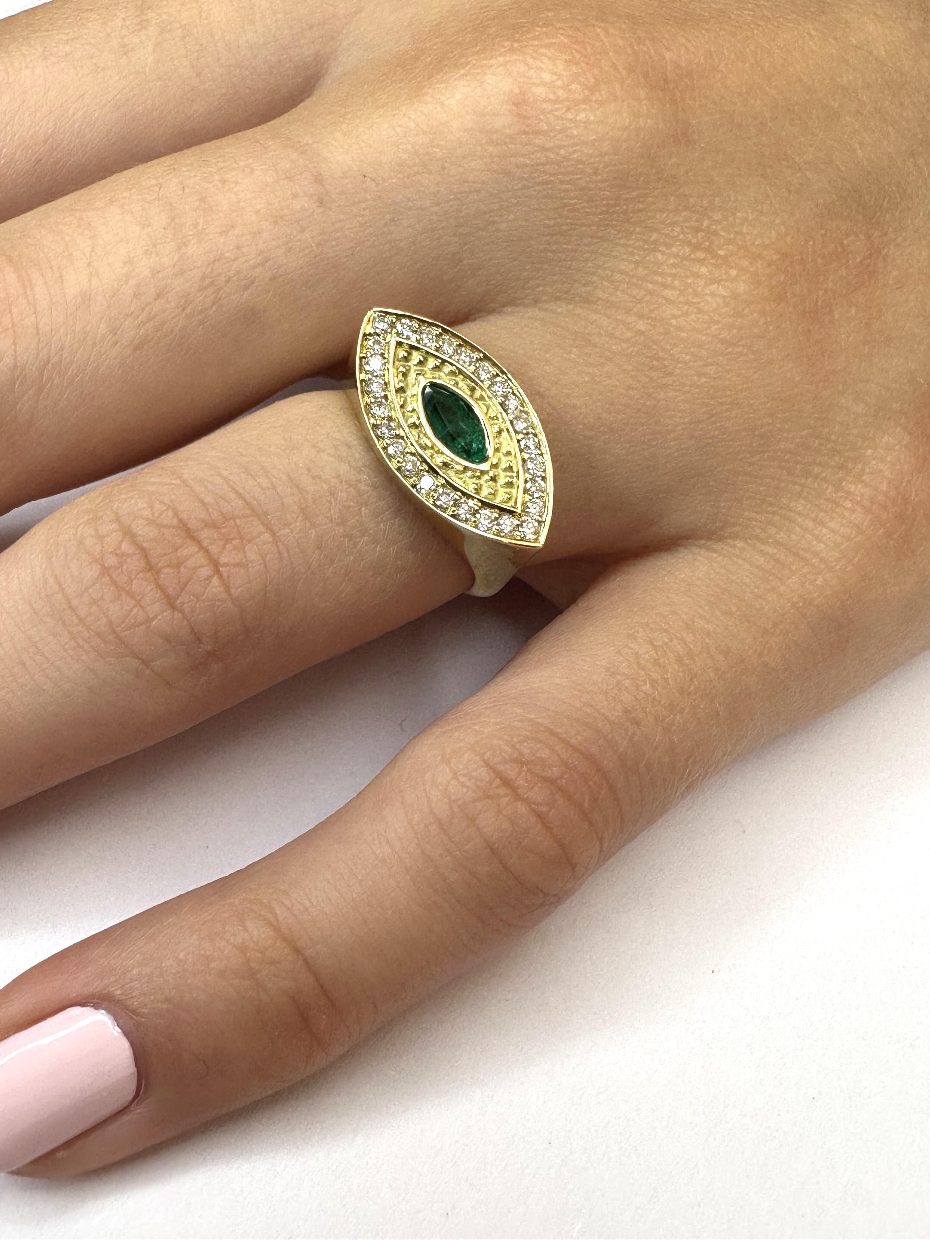 MISSIAN JEWELLERY Ring aus 18-karätigem Gold mit 0,208-karätigem Diamant und 0,44-karätigem Smaragd (Smaragdschliff) im Angebot