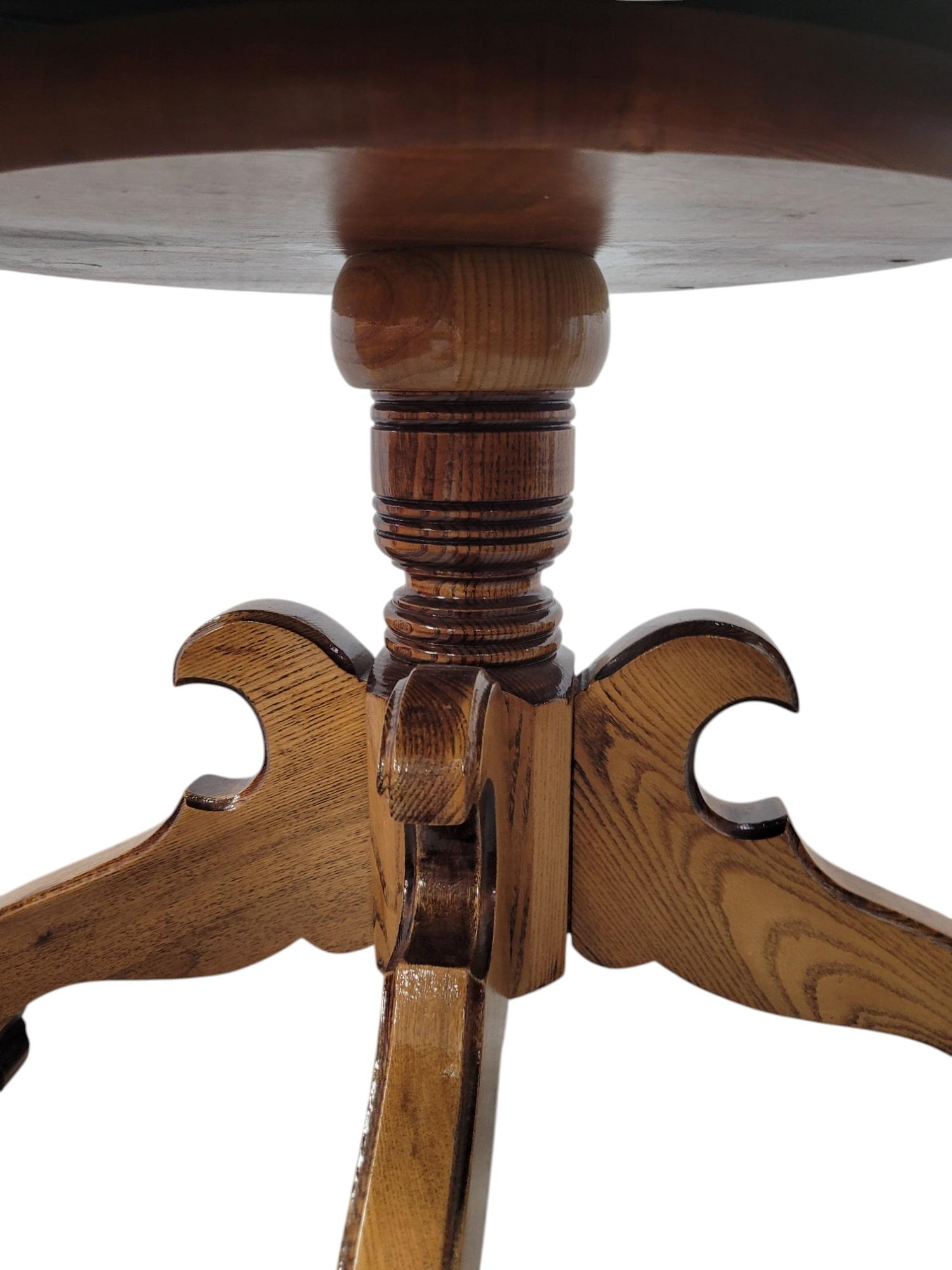 Mission / Arts and Crafts Oak Pedestal Side Table, c. 1890–1920 For Sale 4