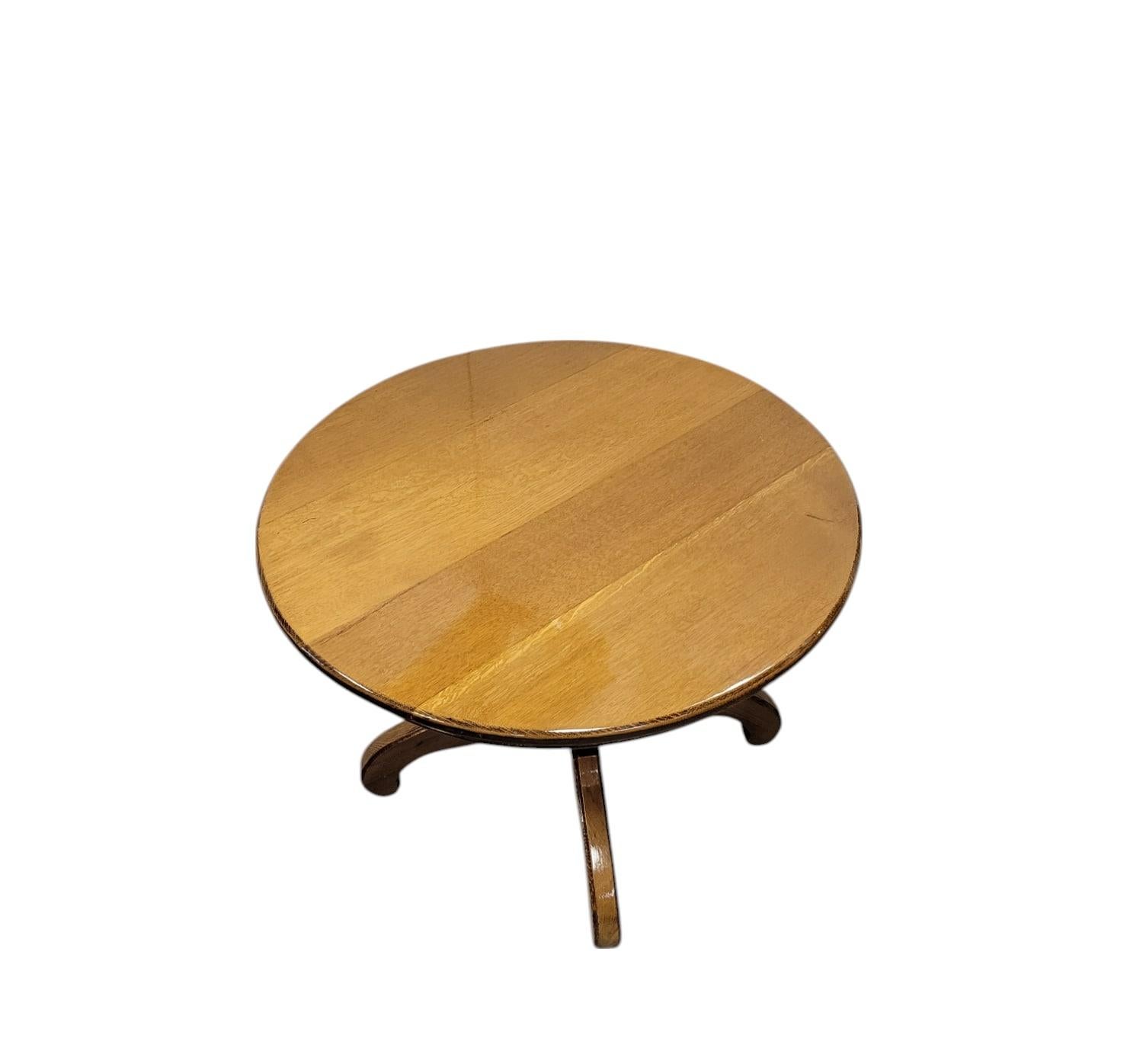 Mission / Arts and Crafts Oak Pedestal Side Table, c. 1890–1920 In Good Condition For Sale In North Palm Beach, FL
