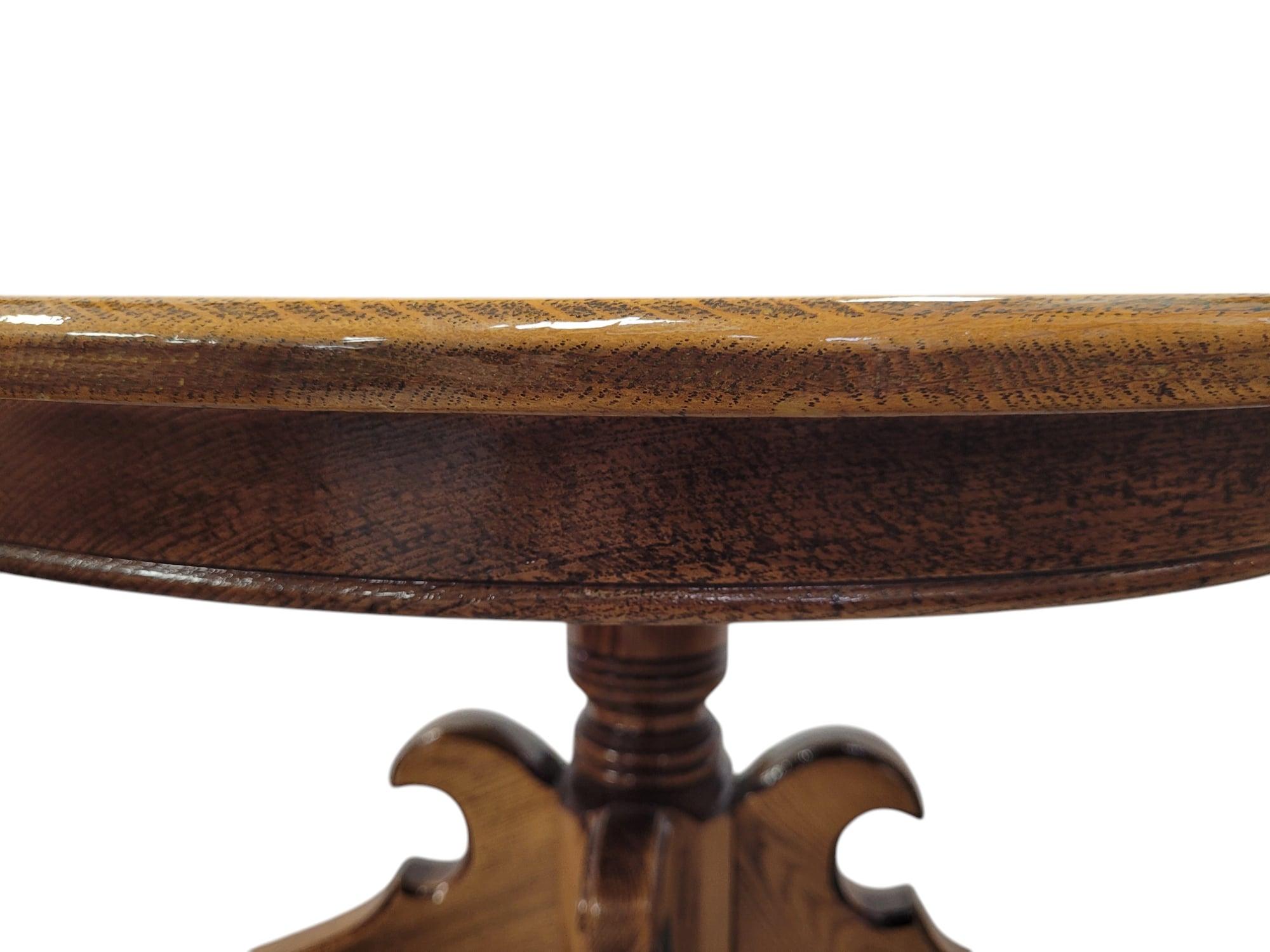Mission / Arts and Crafts Oak Pedestal Side Table, c. 1890–1920 For Sale 3