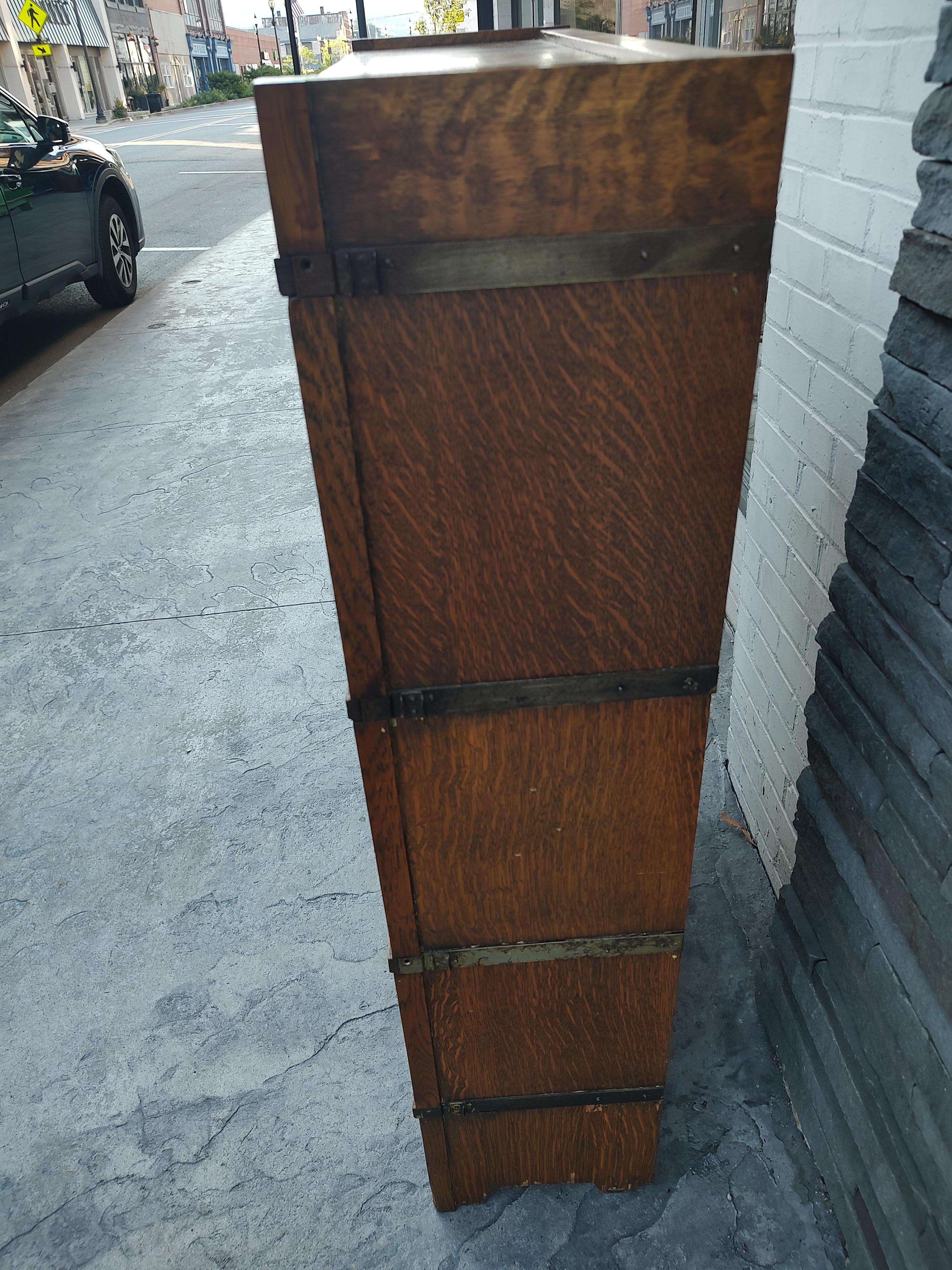 Mission Art's & Crafts 5 Section Leaded Door Bookcase by Globe Wernicke In Good Condition For Sale In Port Jervis, NY