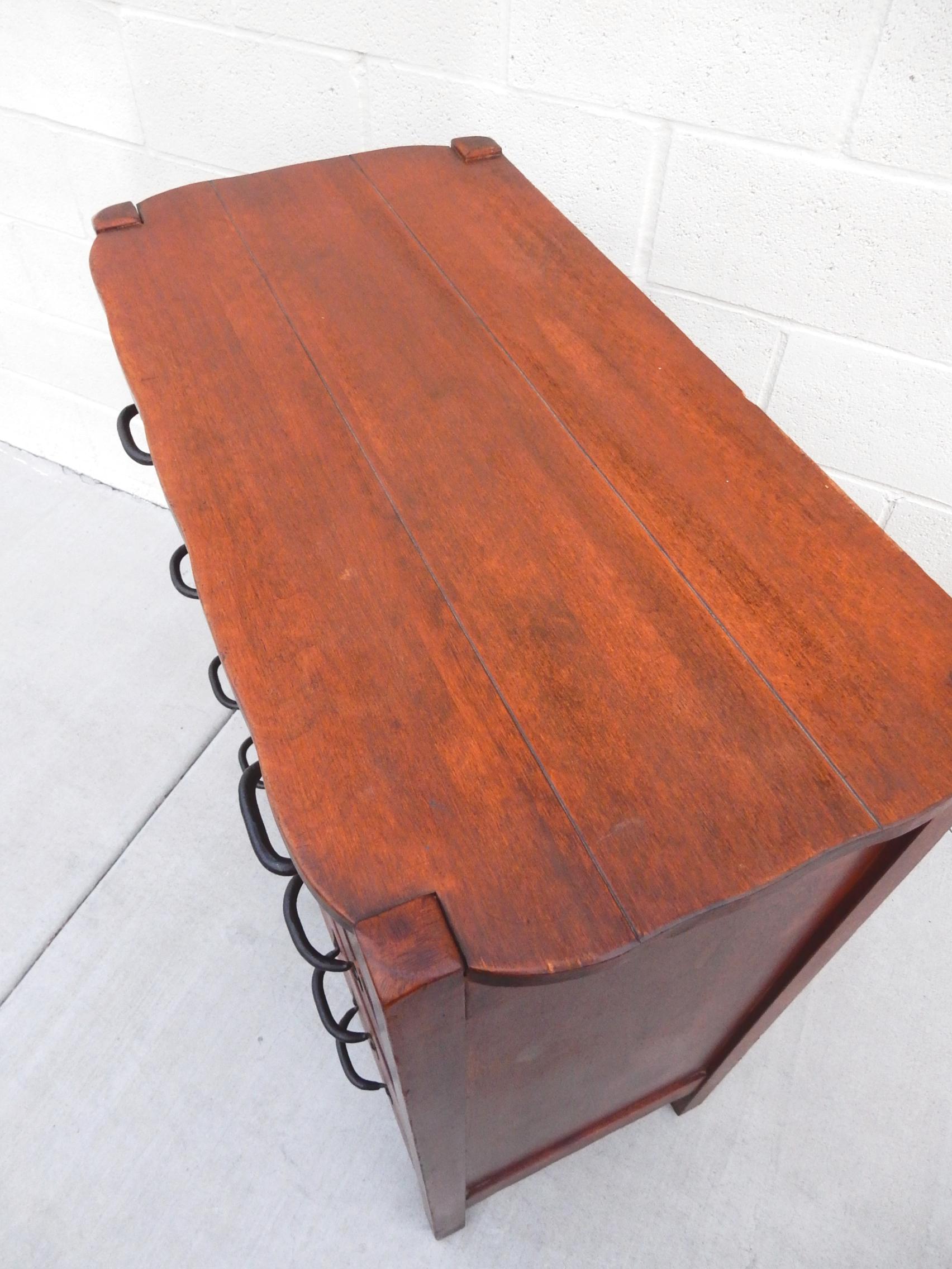 arts and craft dresser
