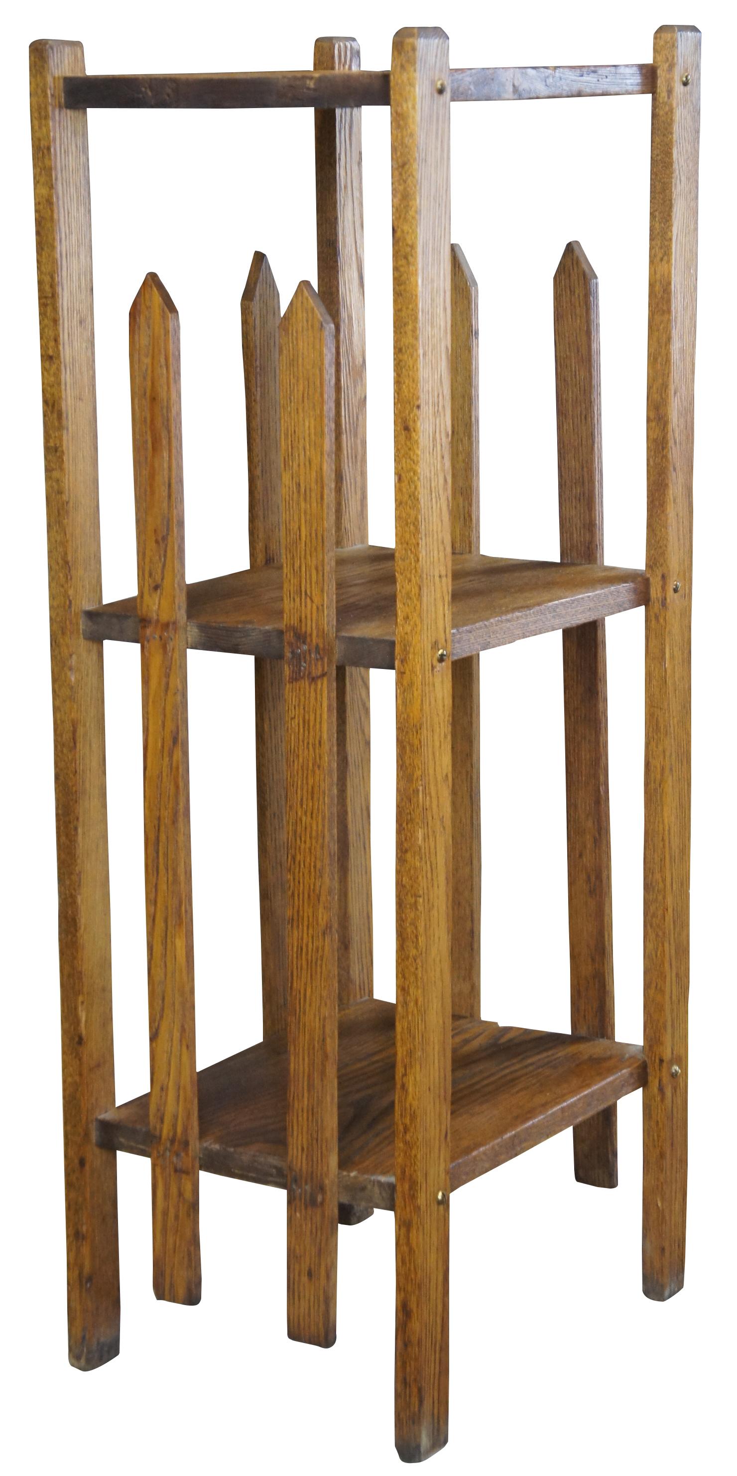 Américain Table d'appoint Mission Arts & Crafts Quartersawn Oak Bookshelf Pedestal Plant Stand en vente
