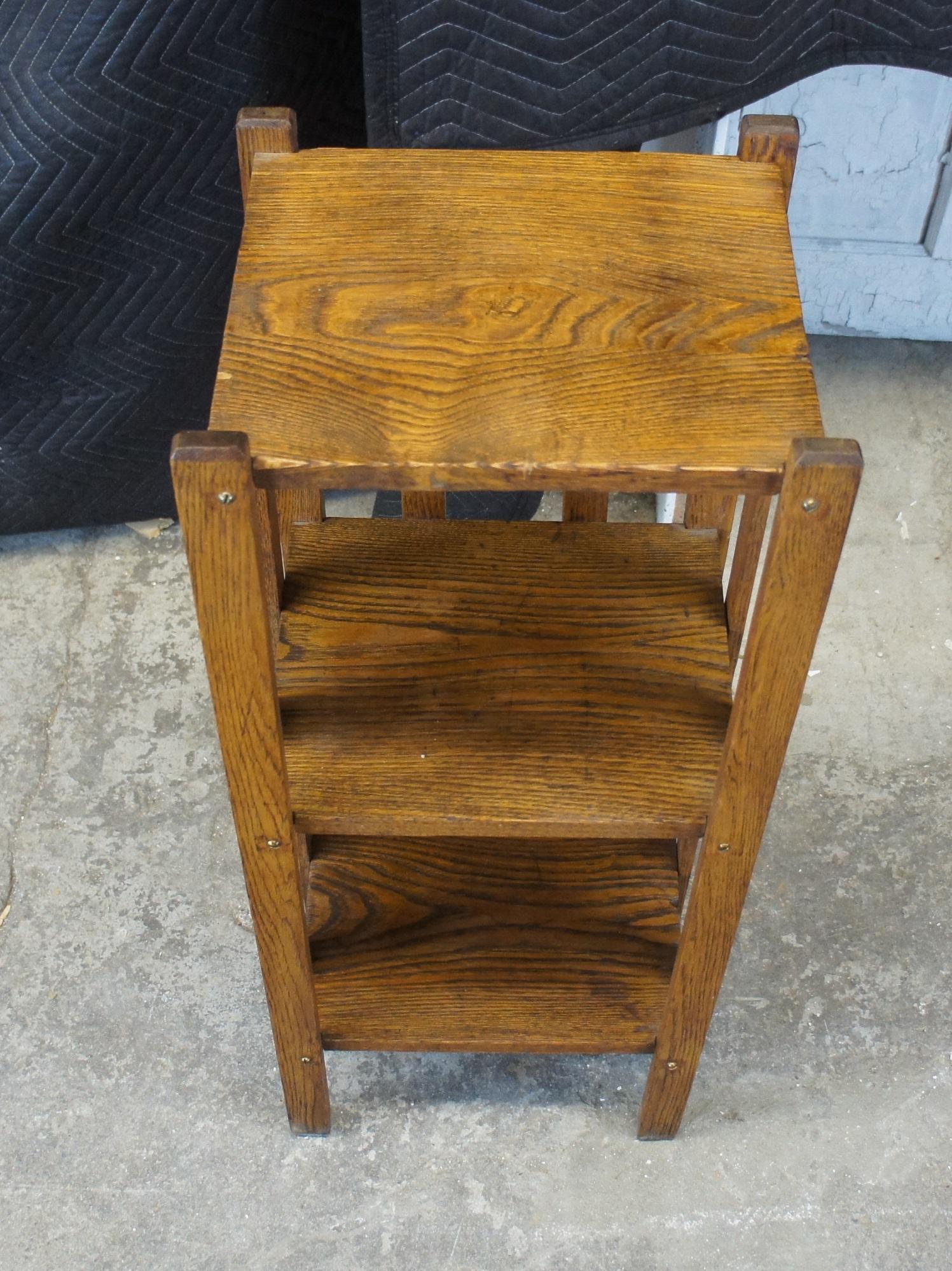 Mission Arts & Crafts Quartersawn Oak Bookshelf Pedestal Plant Stand Side Table In Good Condition For Sale In Dayton, OH