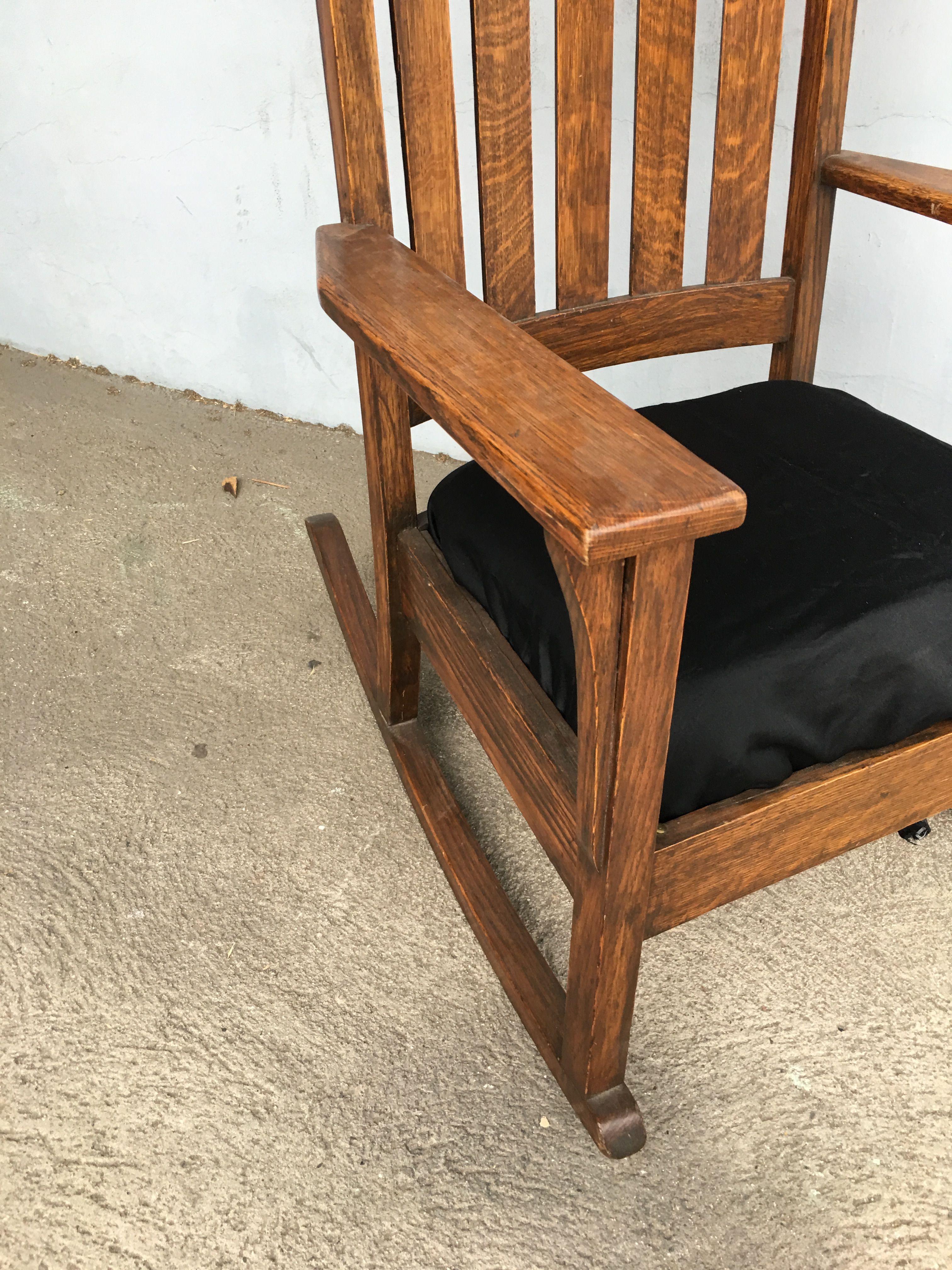 Mission Chestnut Slat Back Rocking Chair by National Chair Co. In Excellent Condition For Sale In Van Nuys, CA