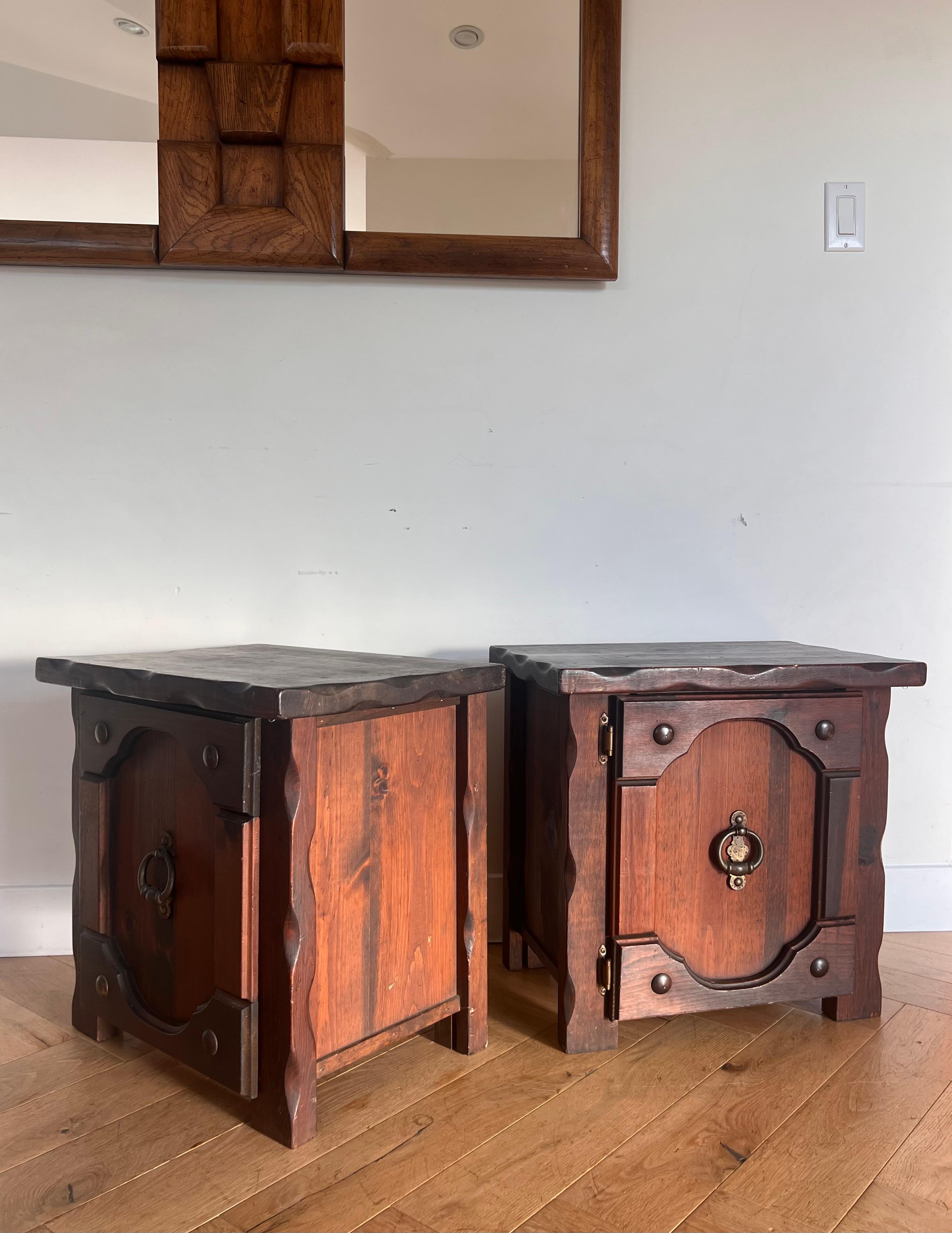 Arts and Crafts Mission craftsman gothic wooden nightstands with iron hardware, circa 1970 For Sale