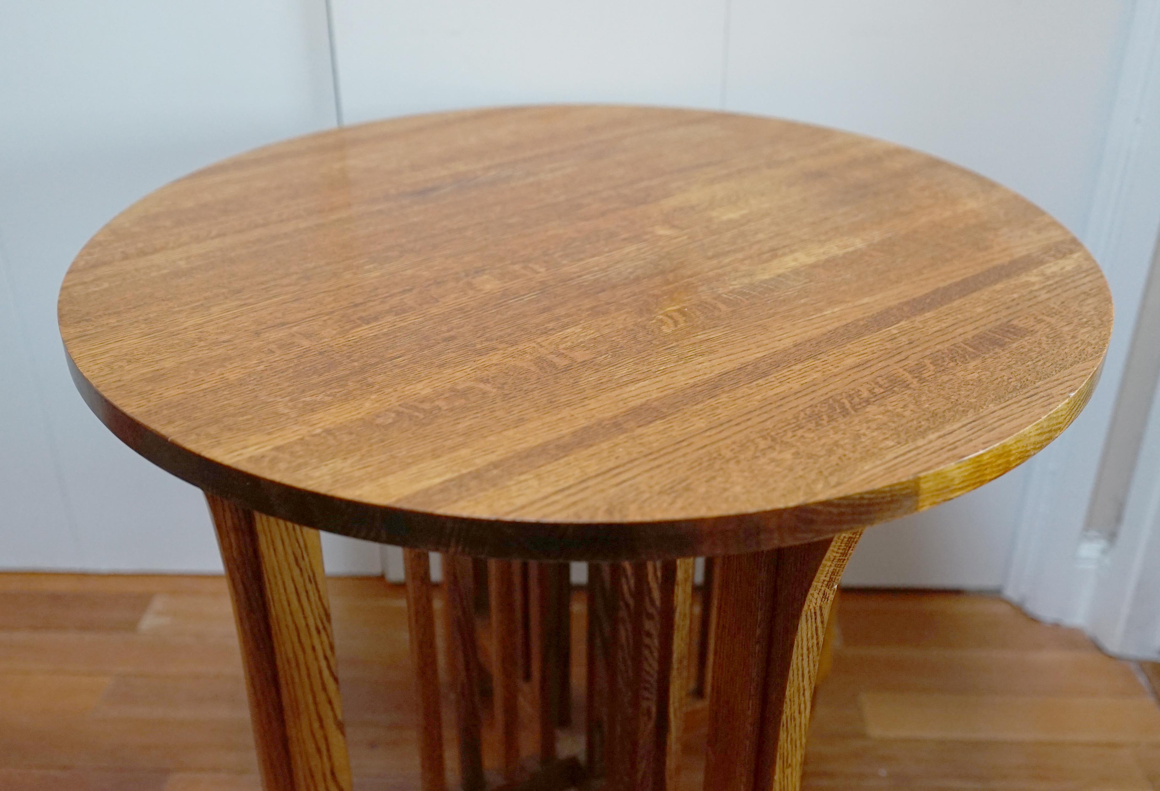 Mission Oak Arts and Crafts Round Table In Good Condition For Sale In Lomita, CA