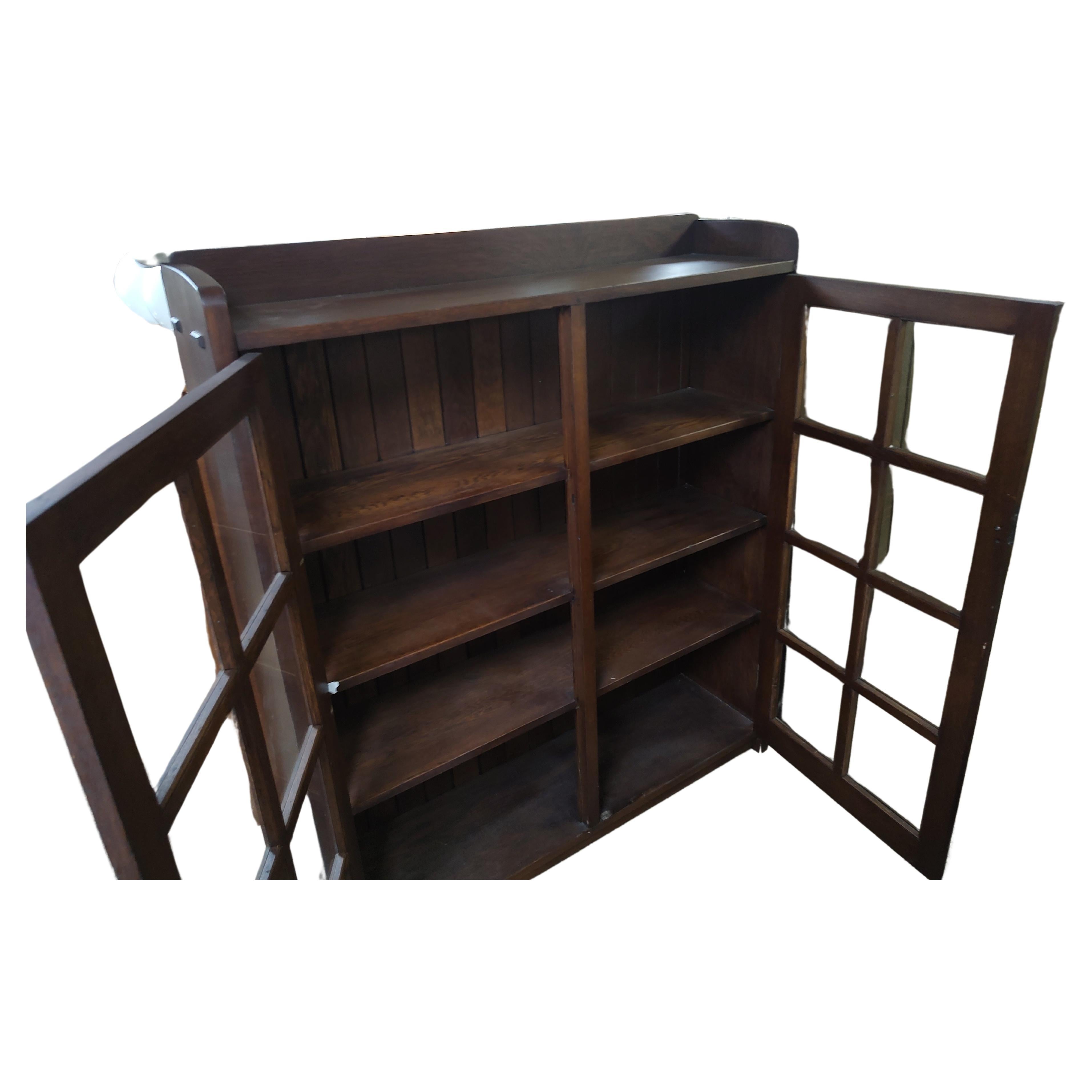 Mission Oak Arts & Crafts Craftsman Two Door Bookcase (Arts and Crafts) im Angebot
