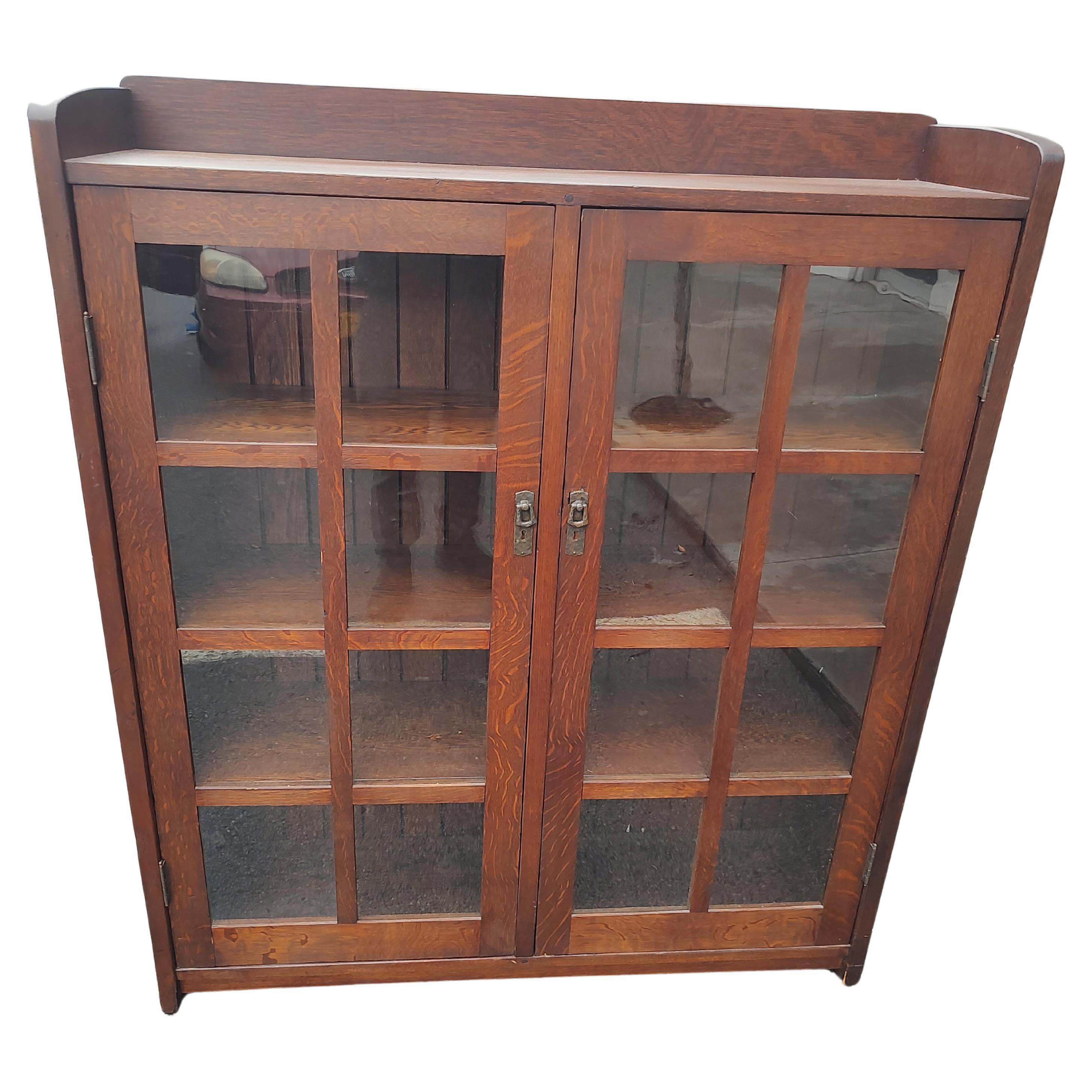 Mission Oak Arts & Crafts Gustav Stickley #717 Craftsman Two Door Bookcase C1910 In Good Condition For Sale In Port Jervis, NY