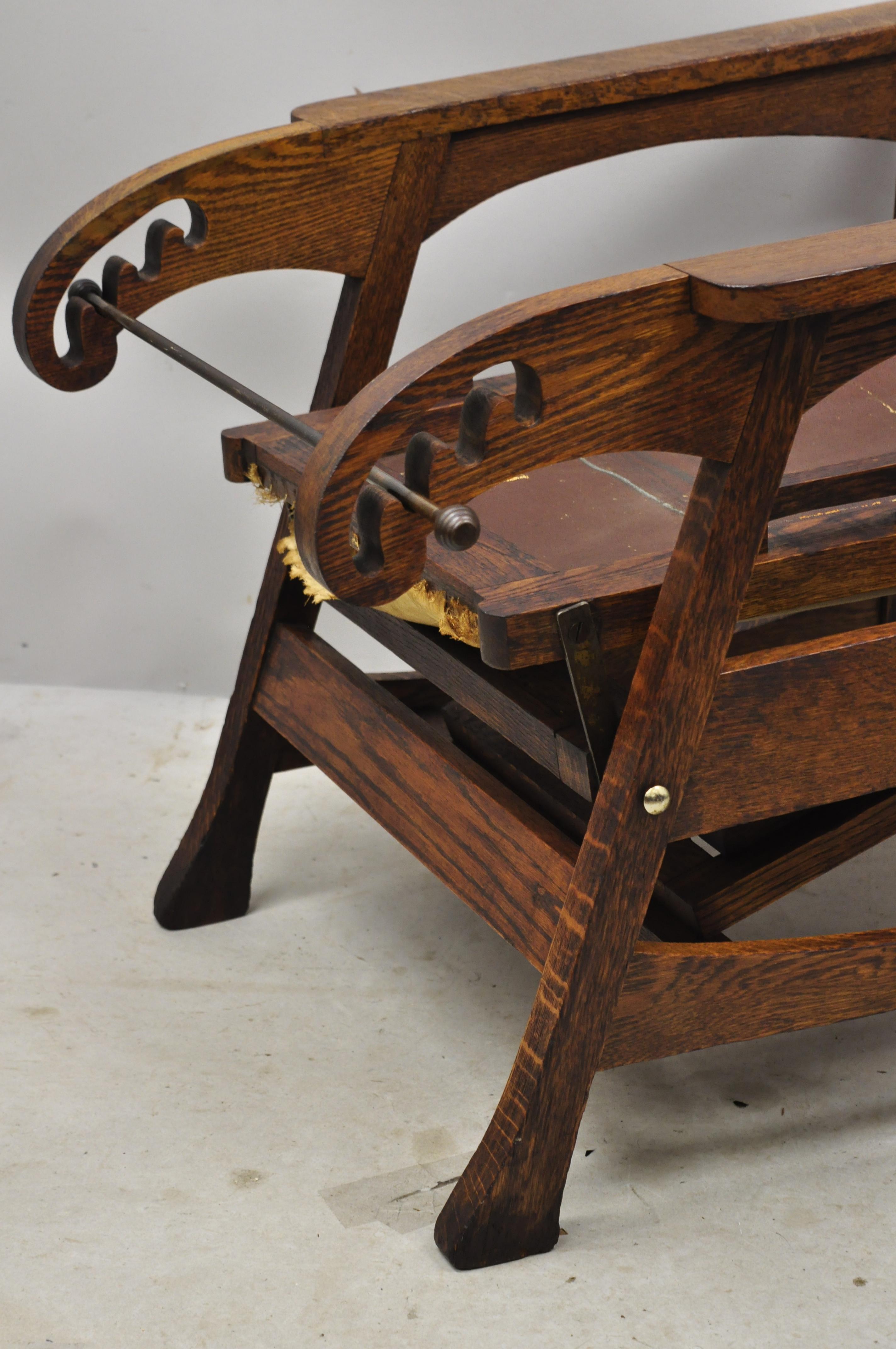 Mission Oak Arts Crafts Reclining Morris Chair Fold Flip Footrest attr Hunzinger In Good Condition For Sale In Philadelphia, PA