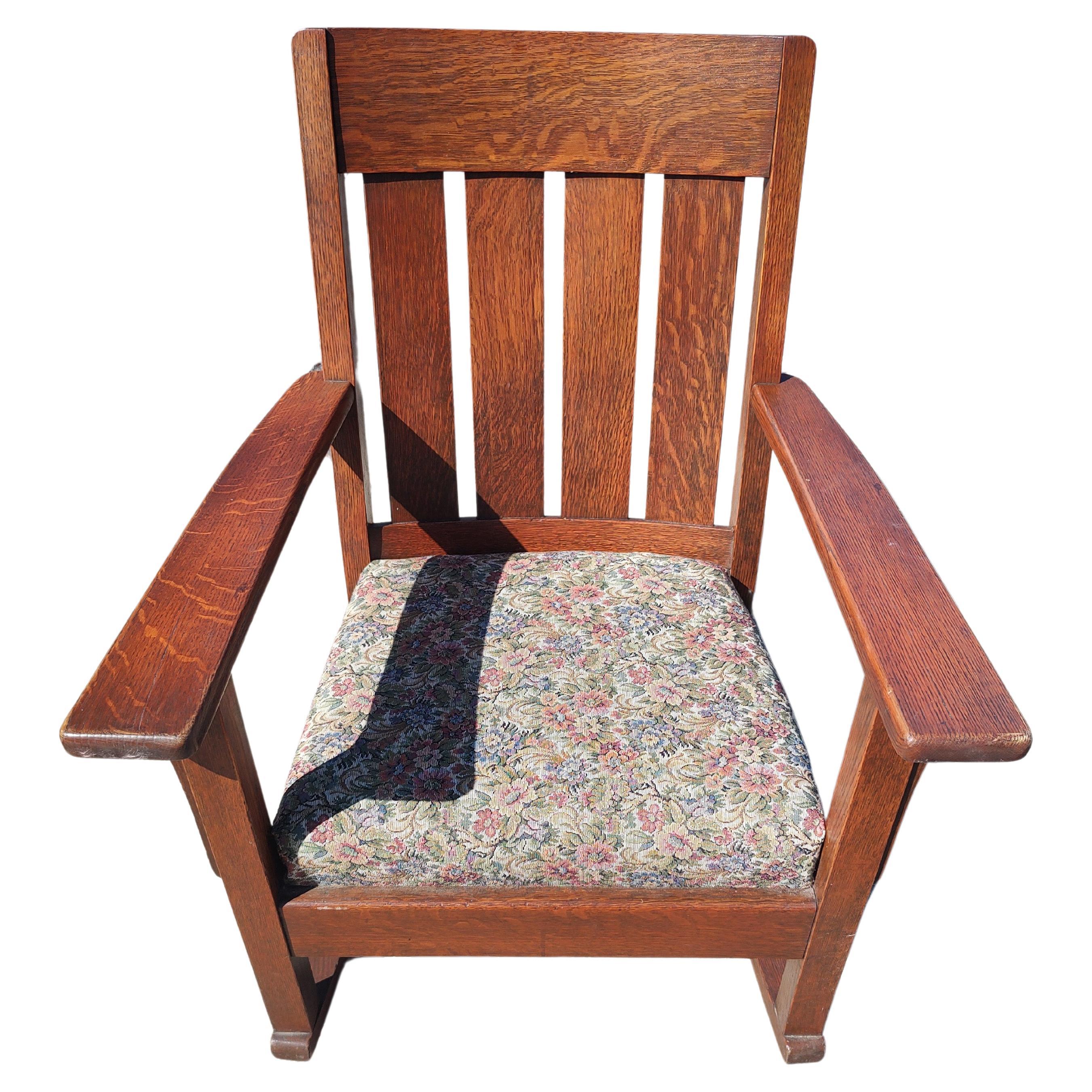 Tissu Chaise à bascule Mission en chêne Arts & Crafts de style Stickley Brothers C1915 en vente