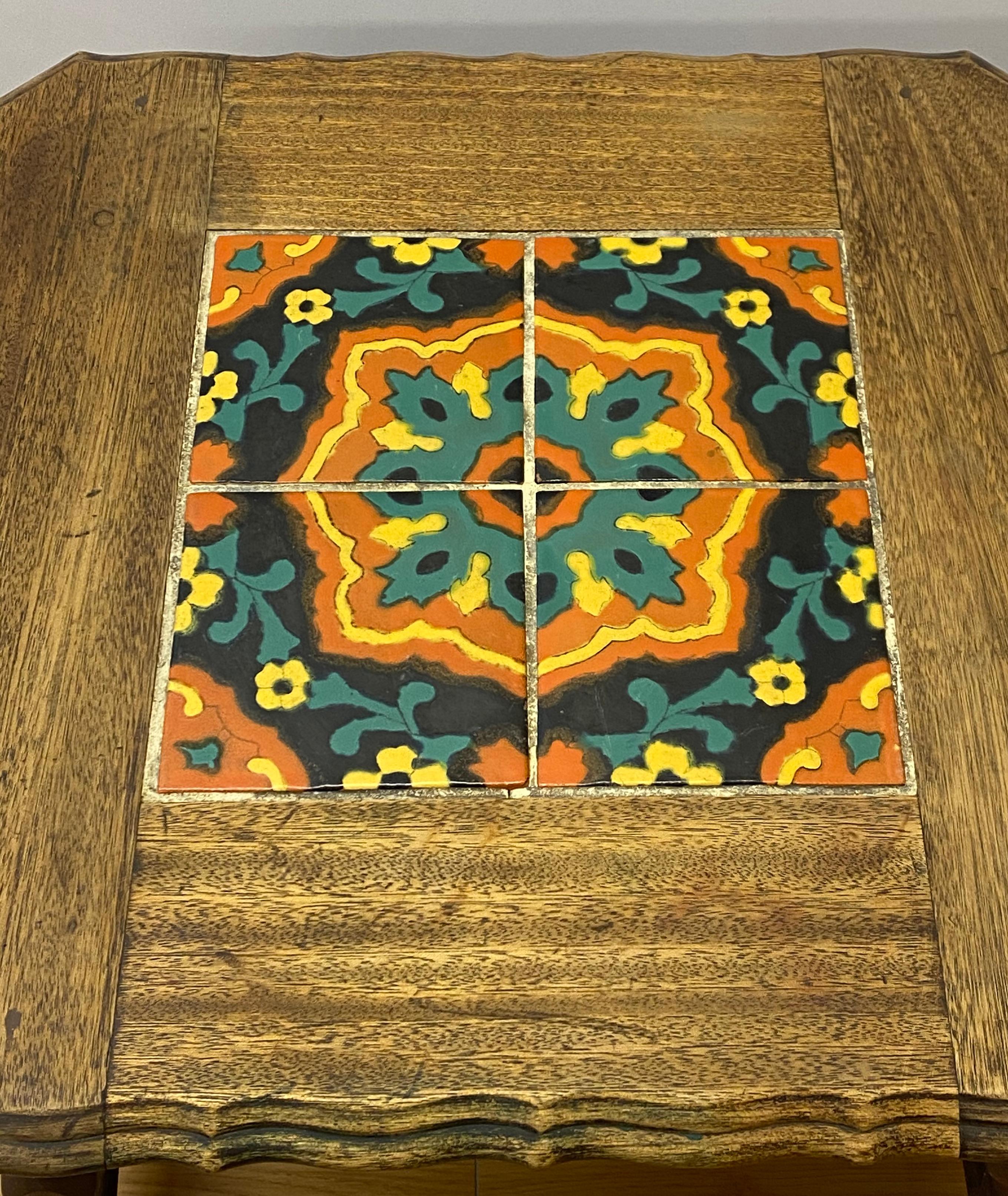 Mission oak Arts & Crafts tile-top side table, circa 1920.

Scalloped edge with glazed tile top

Dimensions: 22