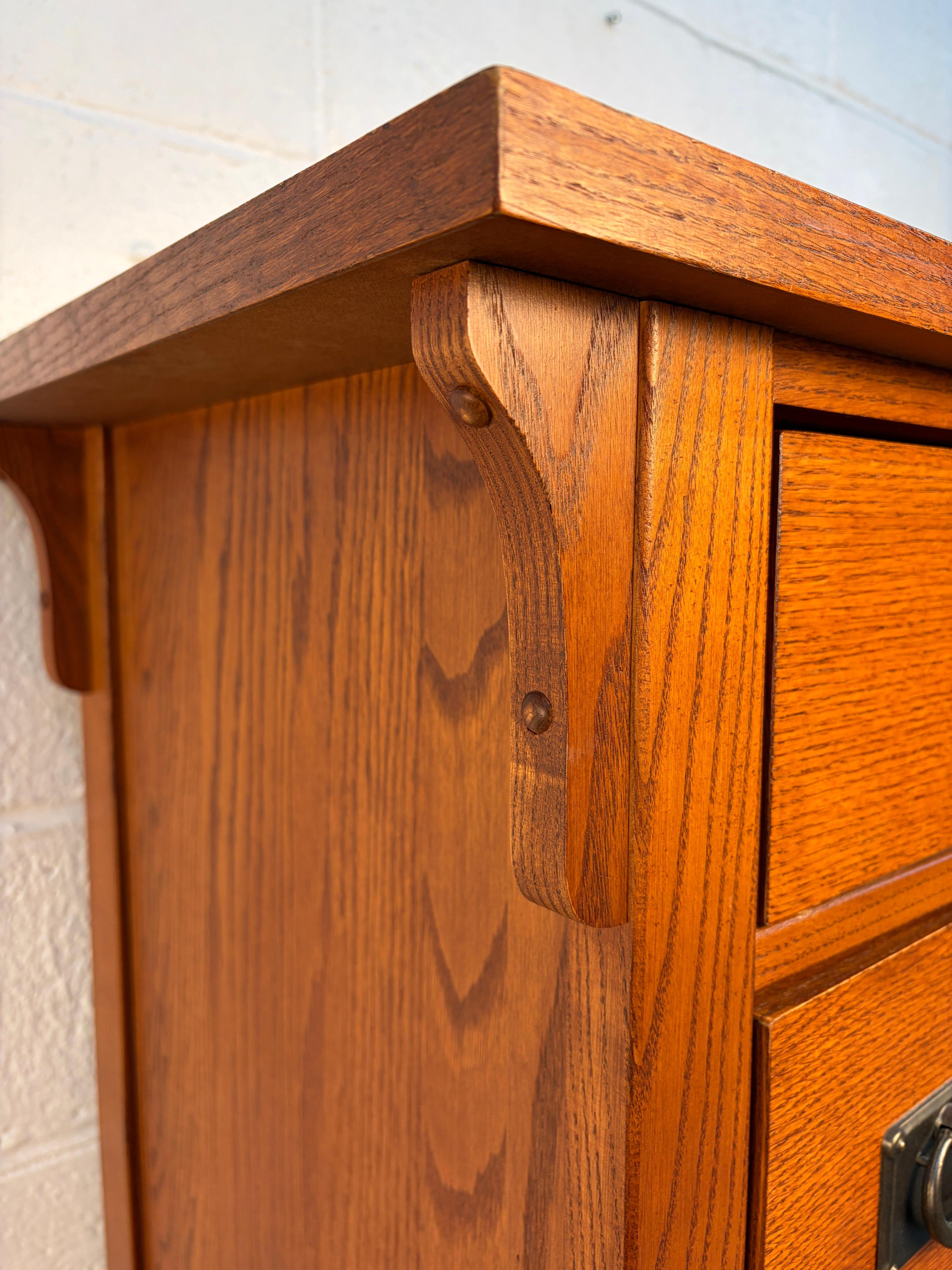 Mission Oak Highboy Dresser by Vaughan Bassett en venta 4