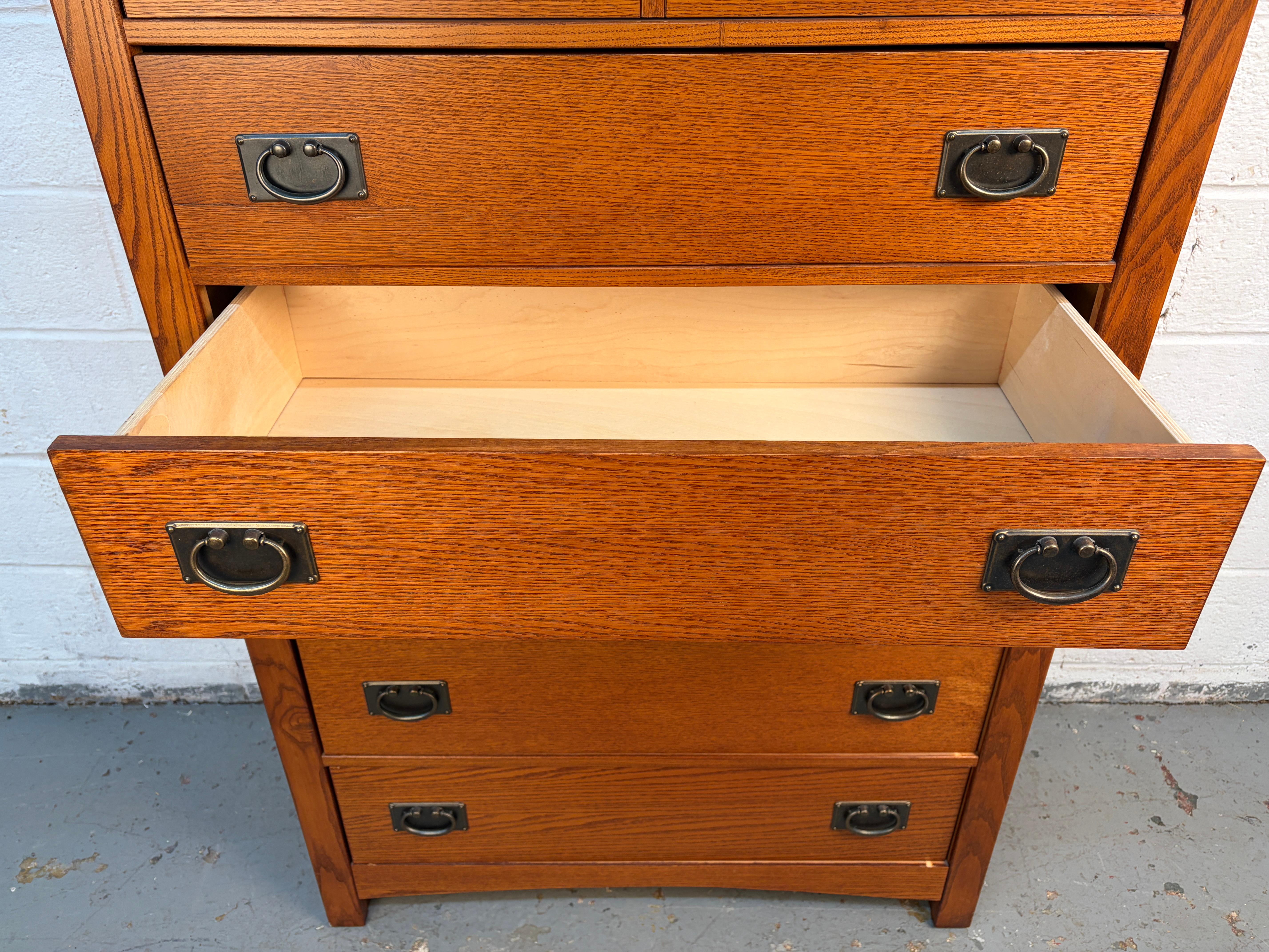 Mission Oak Highboy Dresser by Vaughan Bassett en venta 7