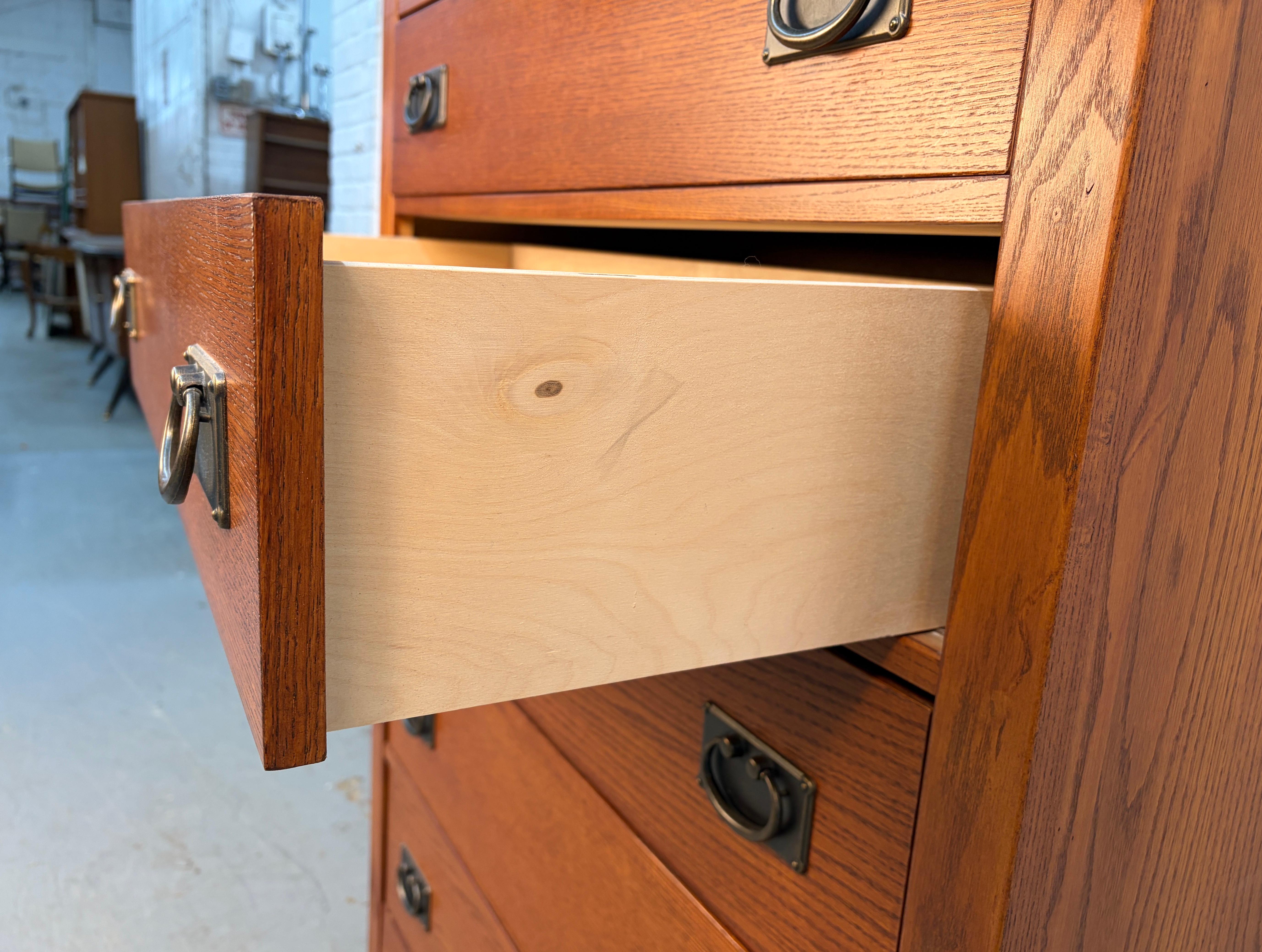 Mission Oak Highboy Dresser by Vaughan Bassett en venta 9