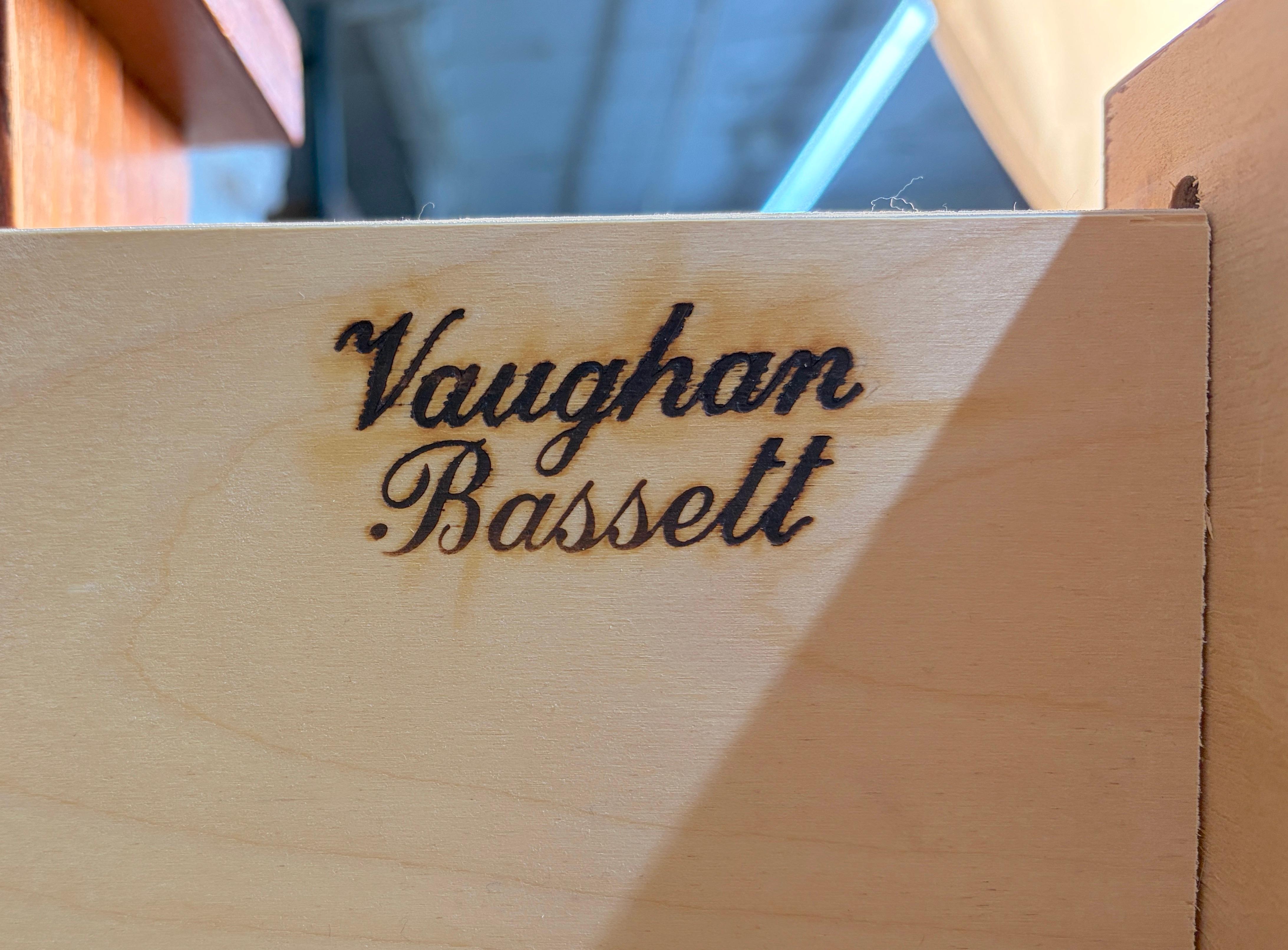 Mission Oak Highboy Dresser by Vaughan Bassett en venta 10