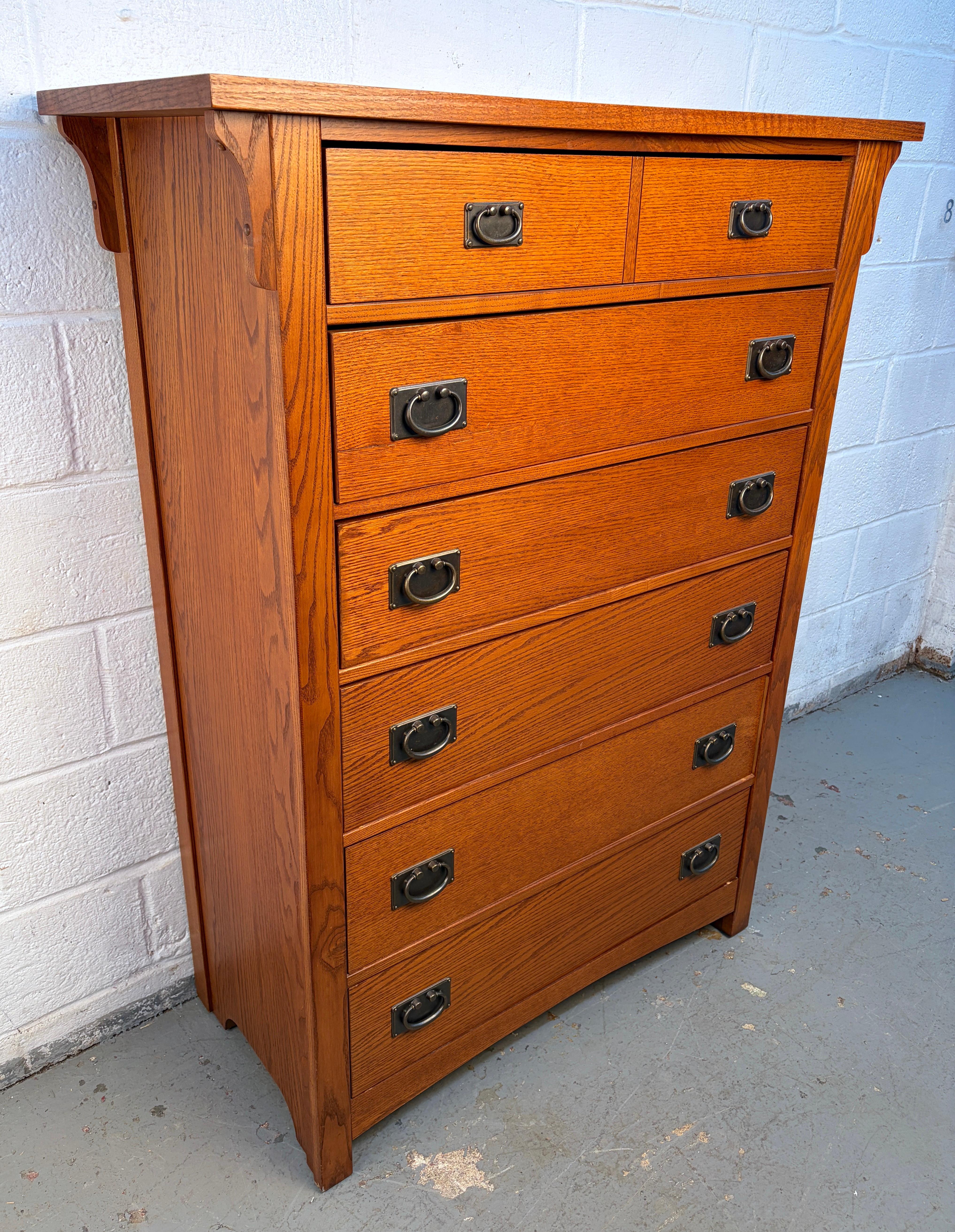 Mission Oak Highboy Dresser by Vaughan Bassett Misión en venta