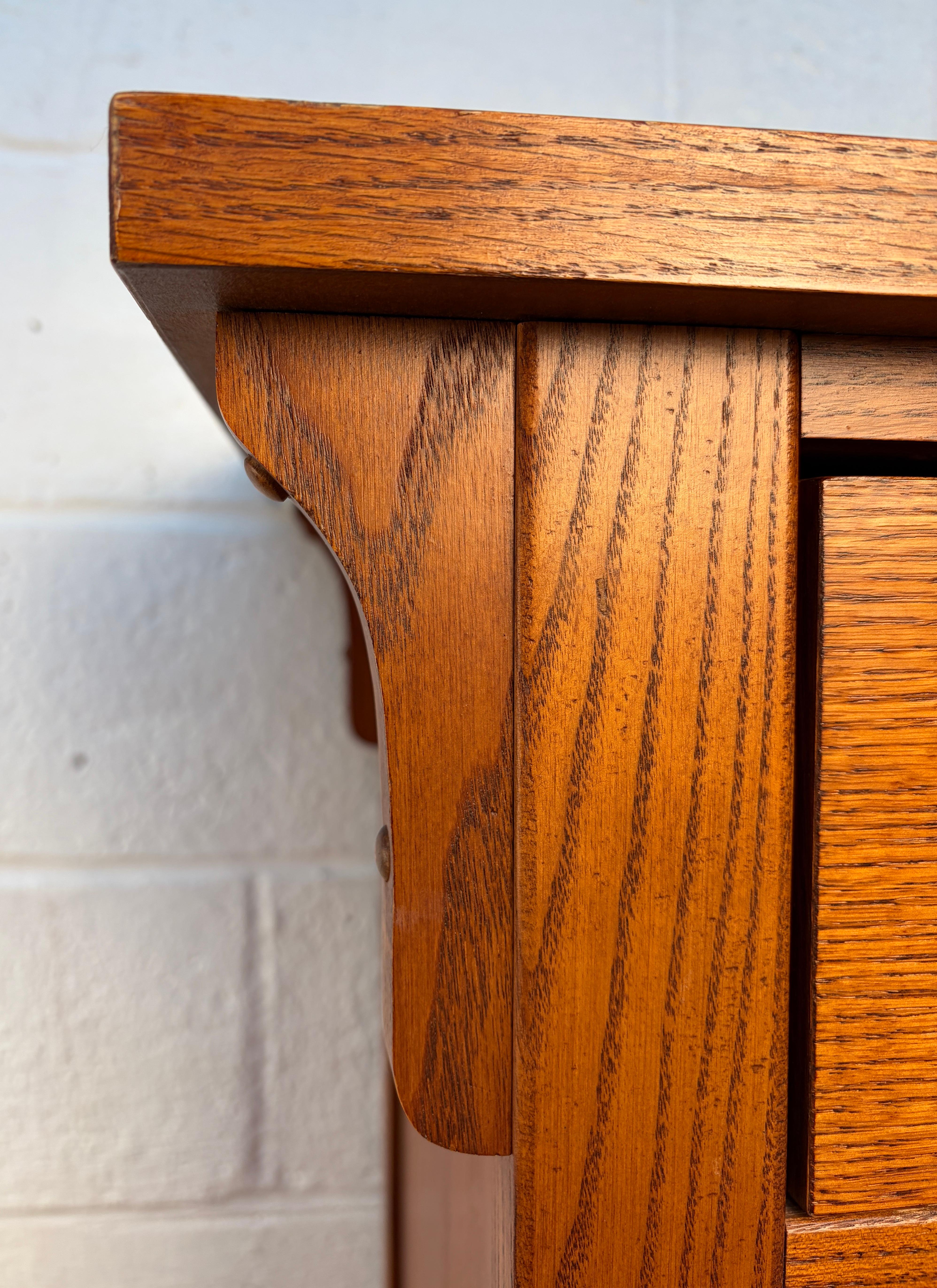 Mission Oak Highboy Dresser by Vaughan Bassett en venta 3