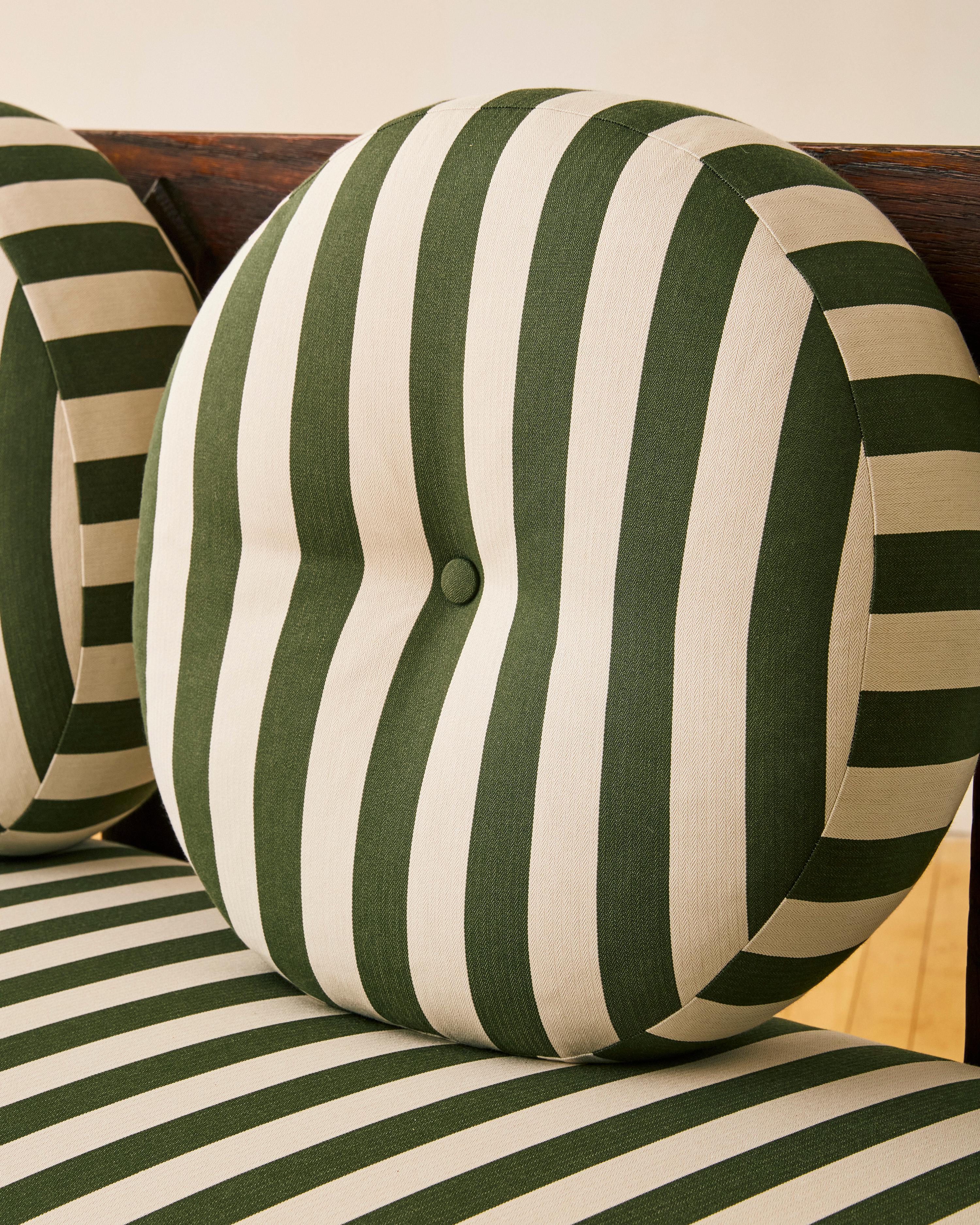 Mission Oak Striped Settee in the style of Gustav Stickley in vendita 1