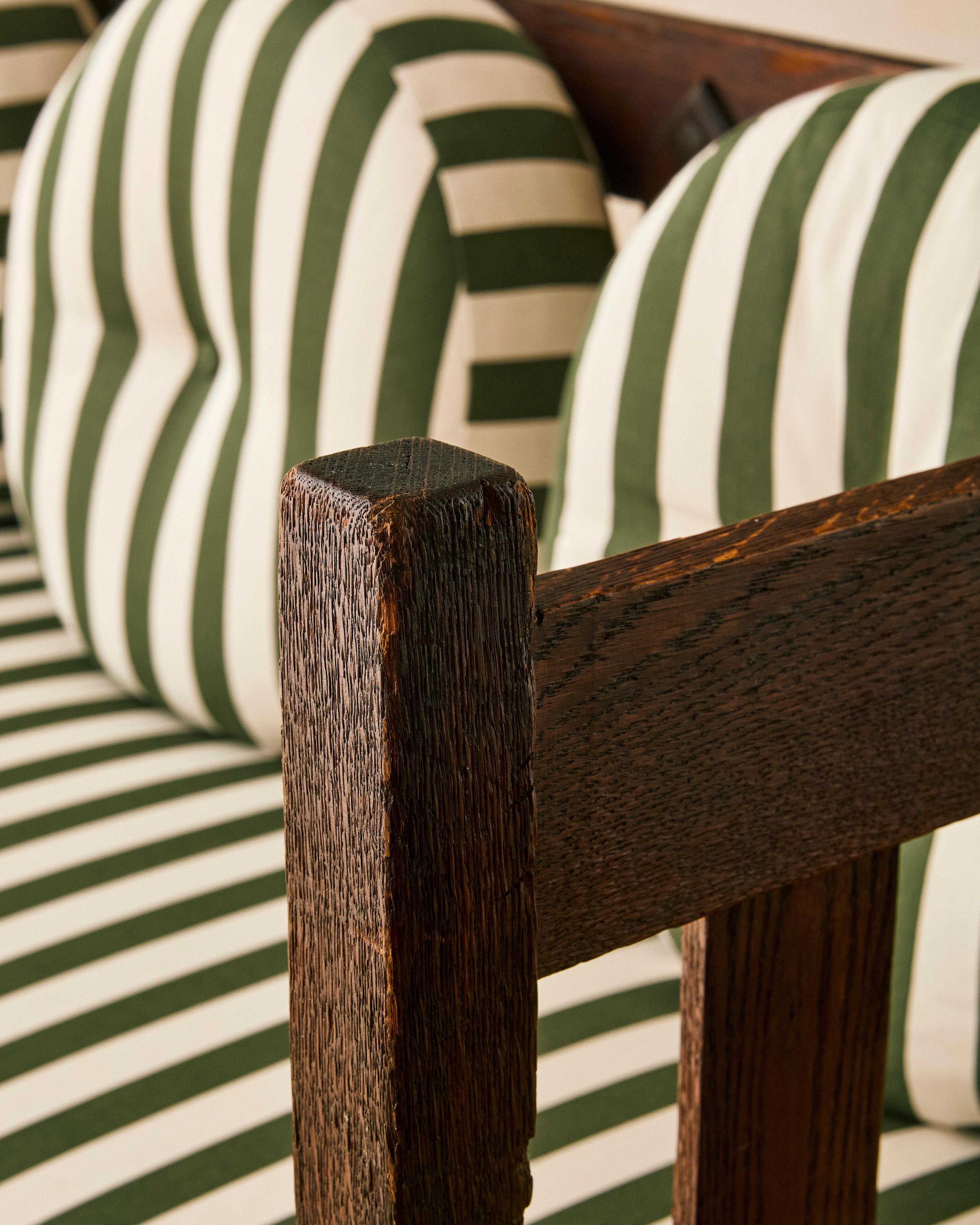 Mission Oak Striped Settee in the style of Gustav Stickley in vendita 2