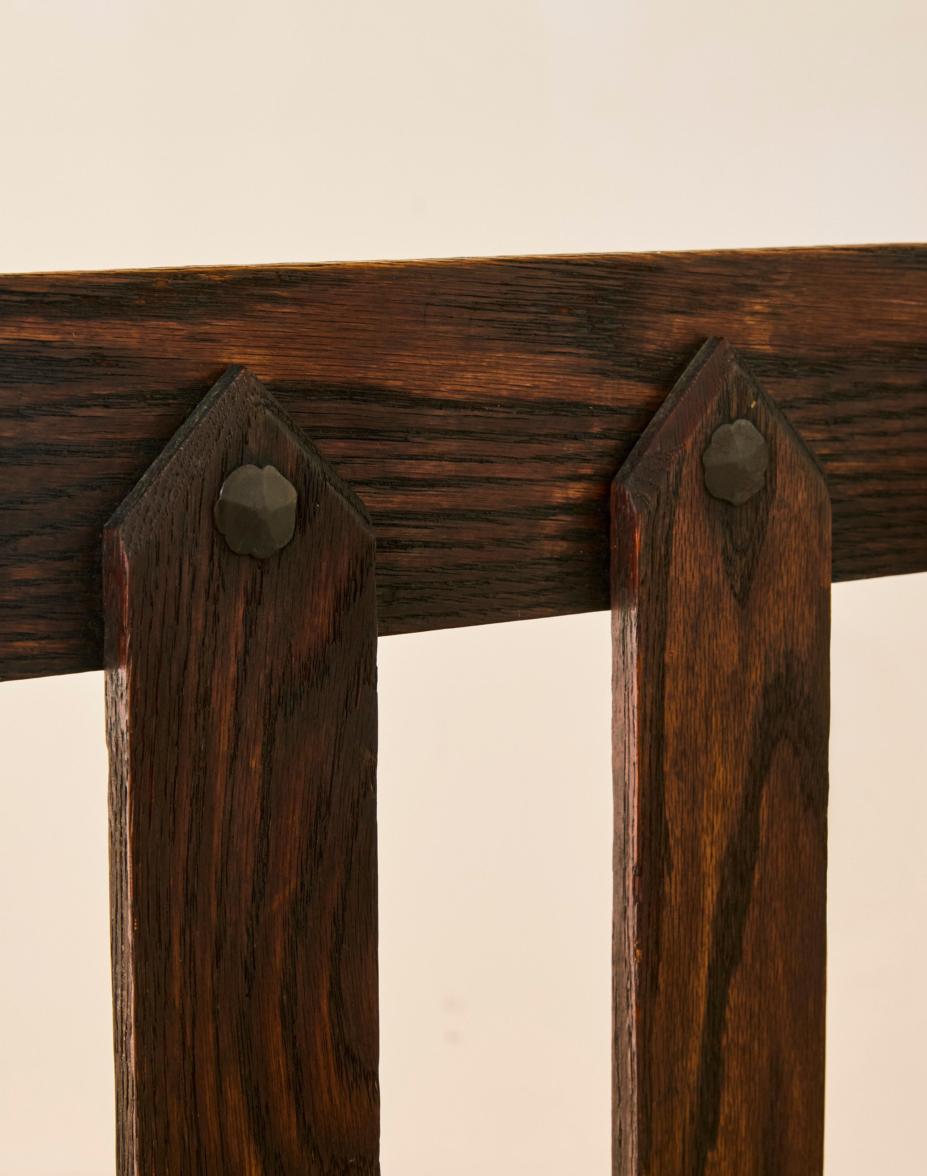 Mission Oak Striped Settee in the style of Gustav Stickley in vendita 3