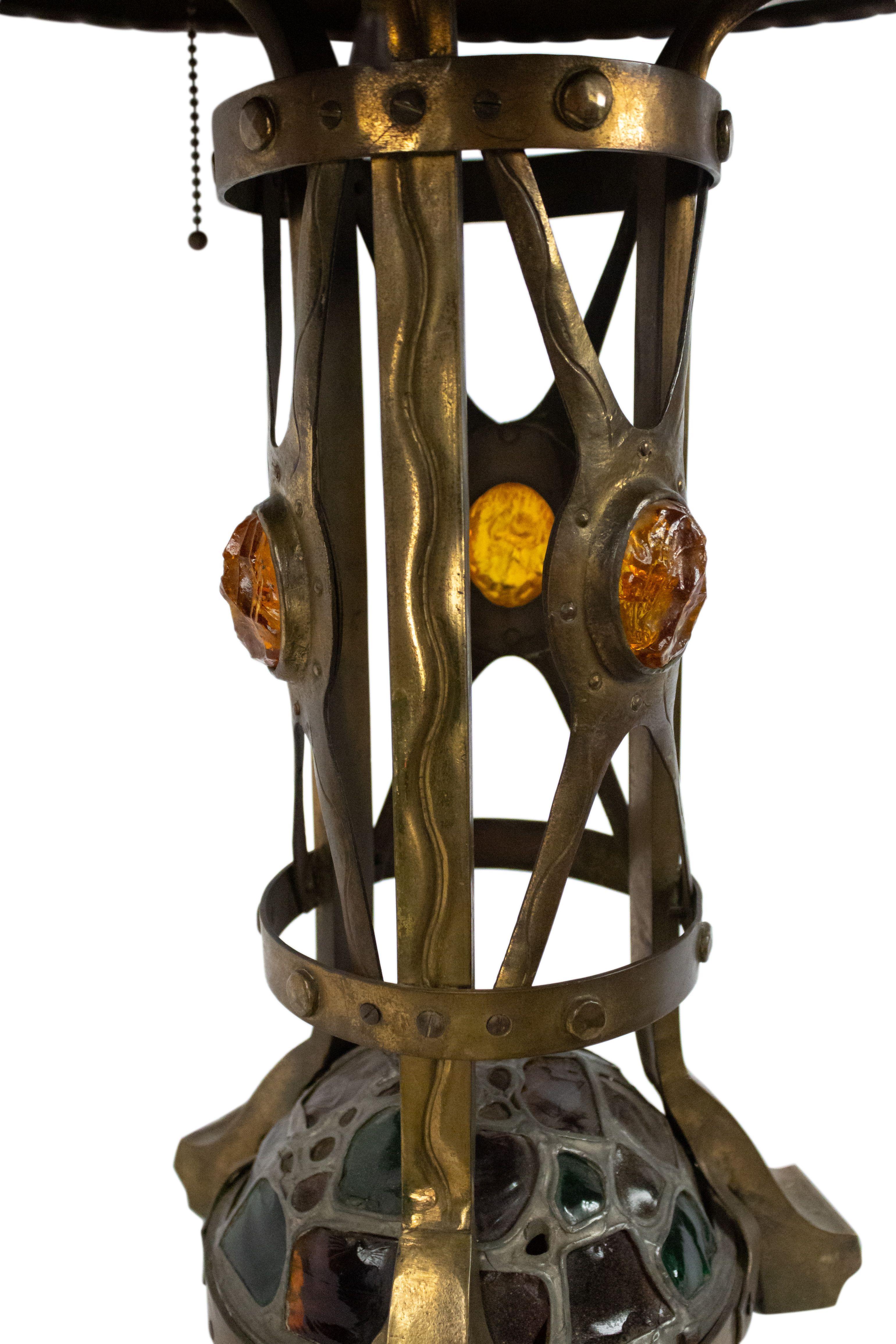 XIXe siècle Lampe de bureau de style Mission en laiton et verre de scorie