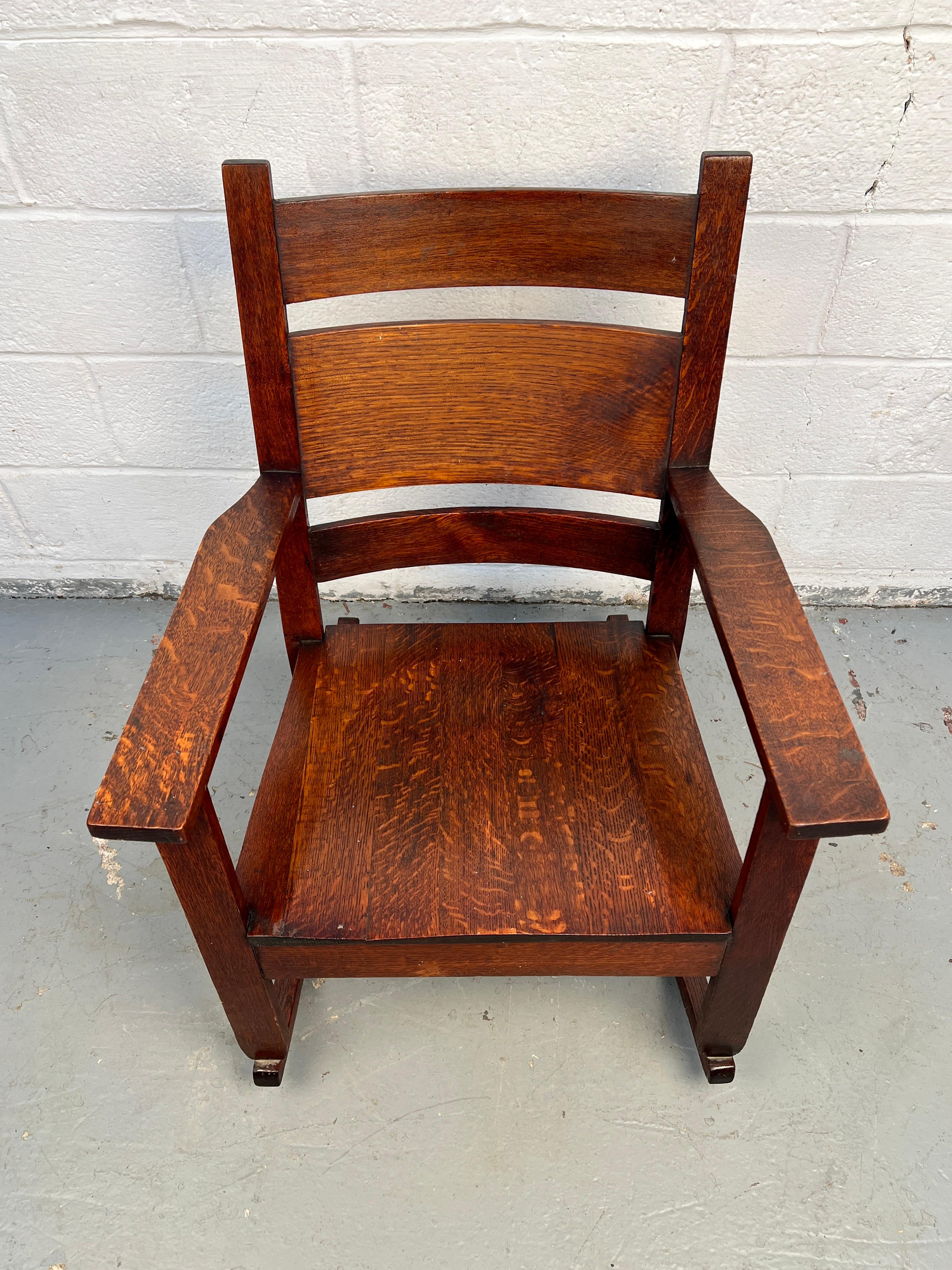 Mission Style Schaukelstuhl in Eiche (amerikanisch) im Angebot