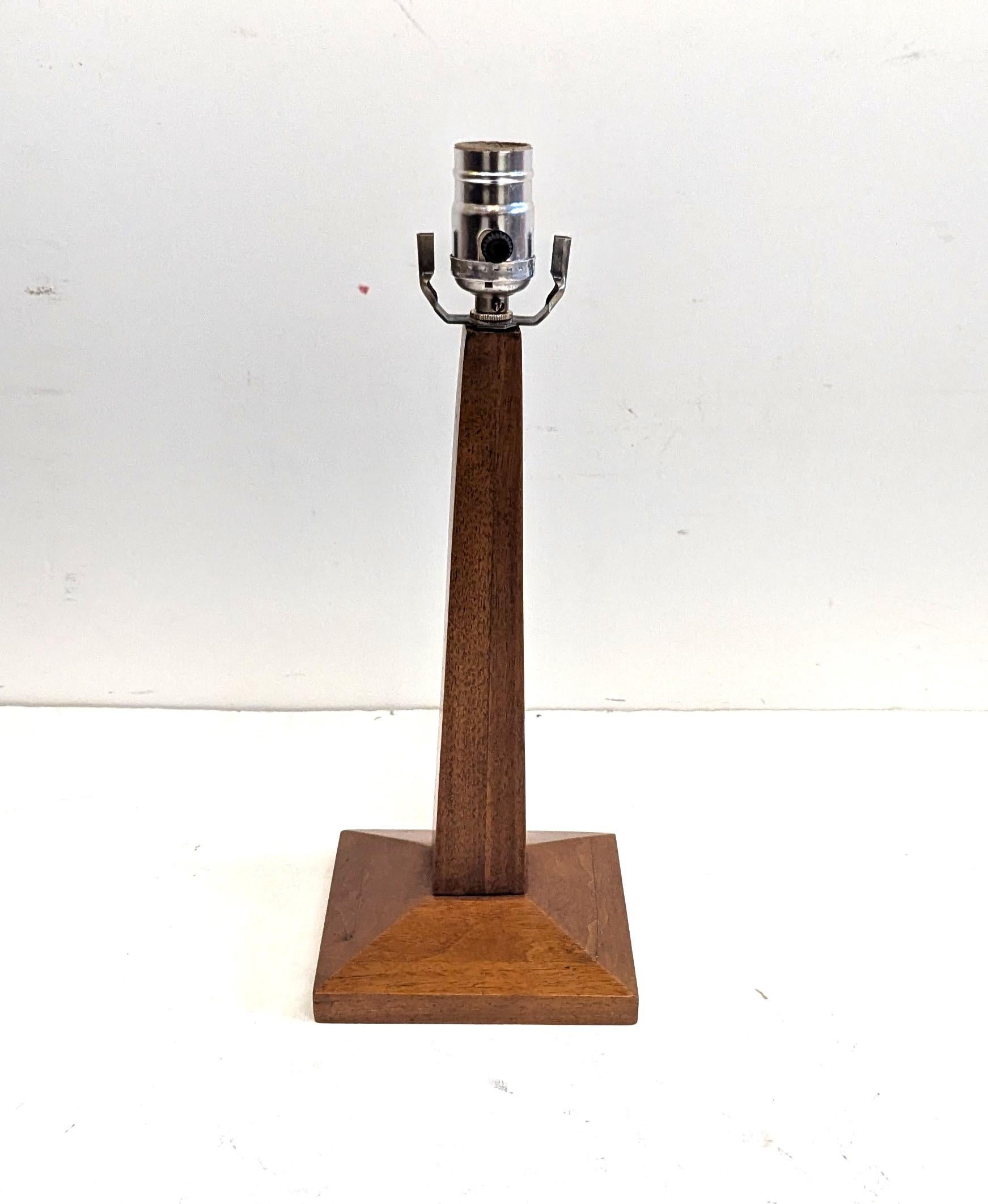 Solid Walnut Mission Shaker Style Table Lamp.  American walnut Mission Style table lamp, 1940's.  Clean lines obelisk shape set on raised base, well proportioned for a small table lamp.  In very good working condition, includes linen shade pictured.