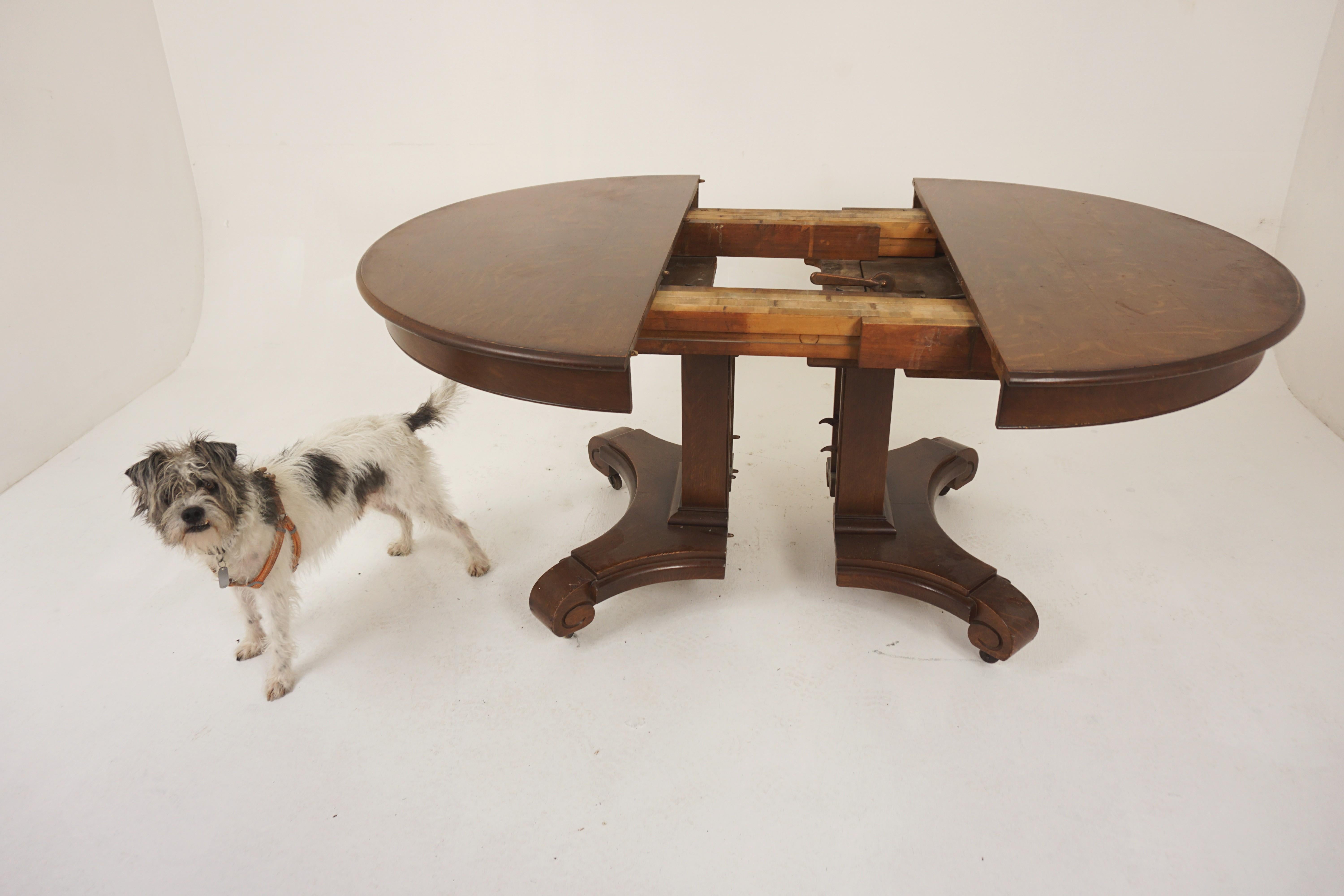 Early 20th Century Mission Tiger Oak Arts & Crafts Round Dining Table 3 Leaves, America 1920, H1197