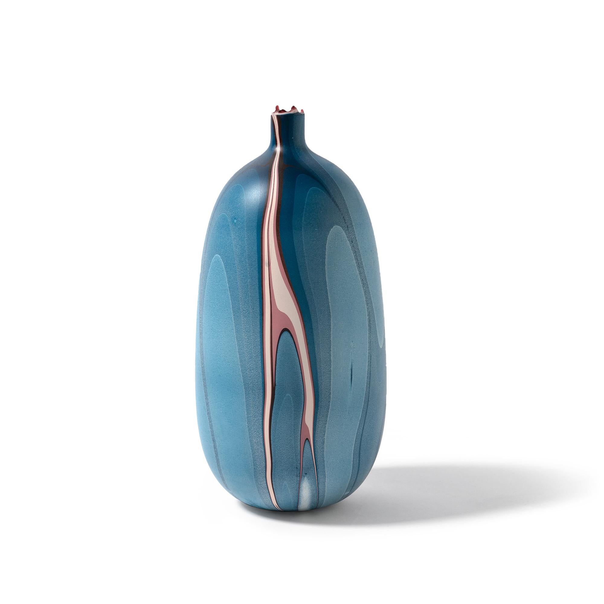 Mississippi Oblong Hydro Vase by Elyse Graham
Dimensions: W 14 x D 14 x H 29 cm
Materials: Plaster, Resin
Molded, dyed, and finished by hand in LA. Customization
Available.
All pieces are made to order.

Our new Hydro Vases take on a