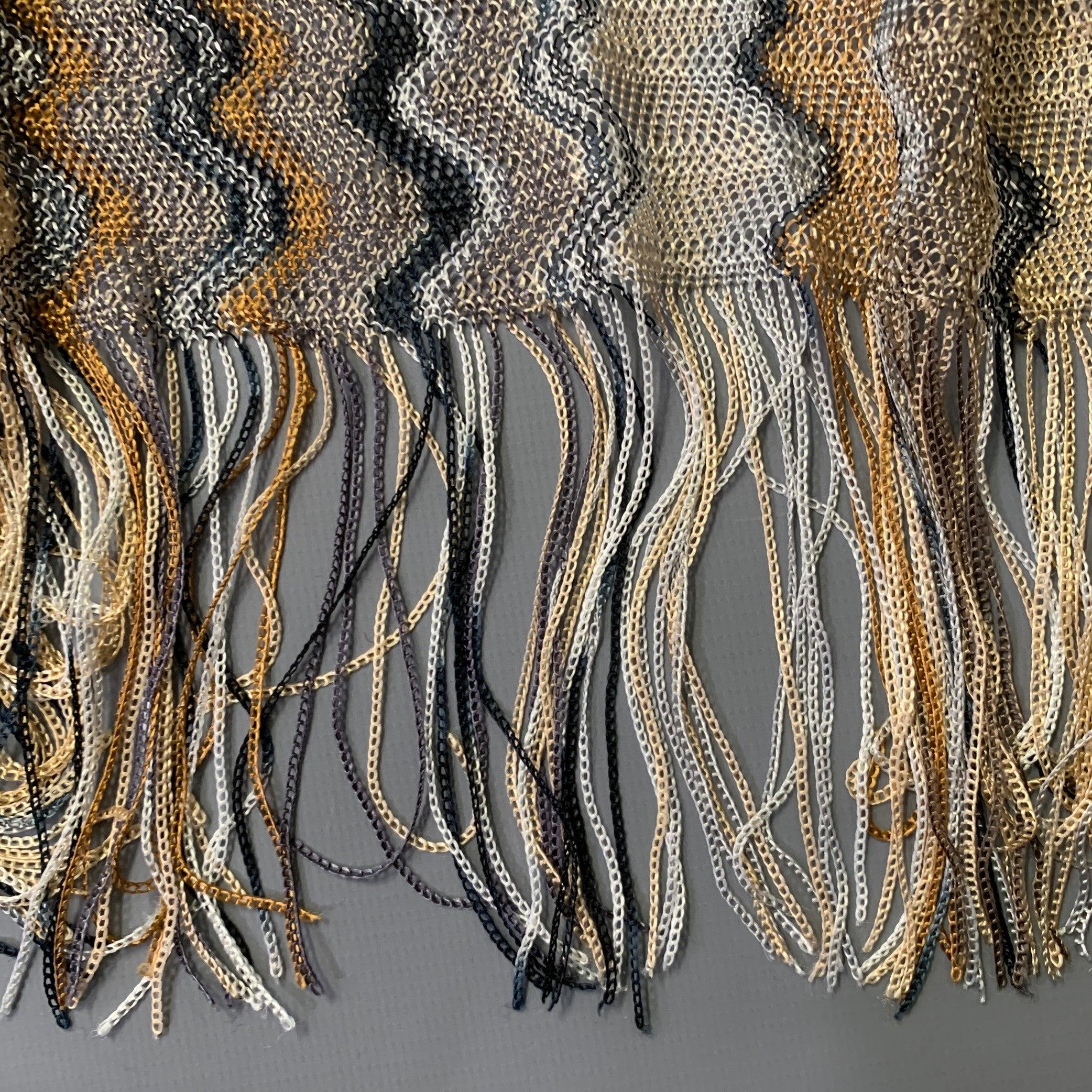 Missoni Beige Scialle con frangia in maglia di viscosa multi colore Zig Zag In condizioni buone in vendita a San Francisco, CA